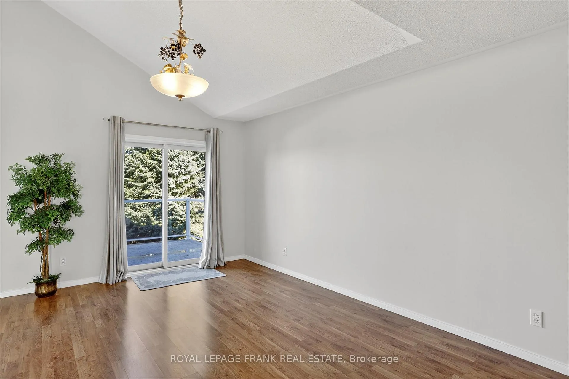 Photo 15 of 1840 Glenforest Boulevard, Peterborough, Monaghan Ward 2 — HOMEH