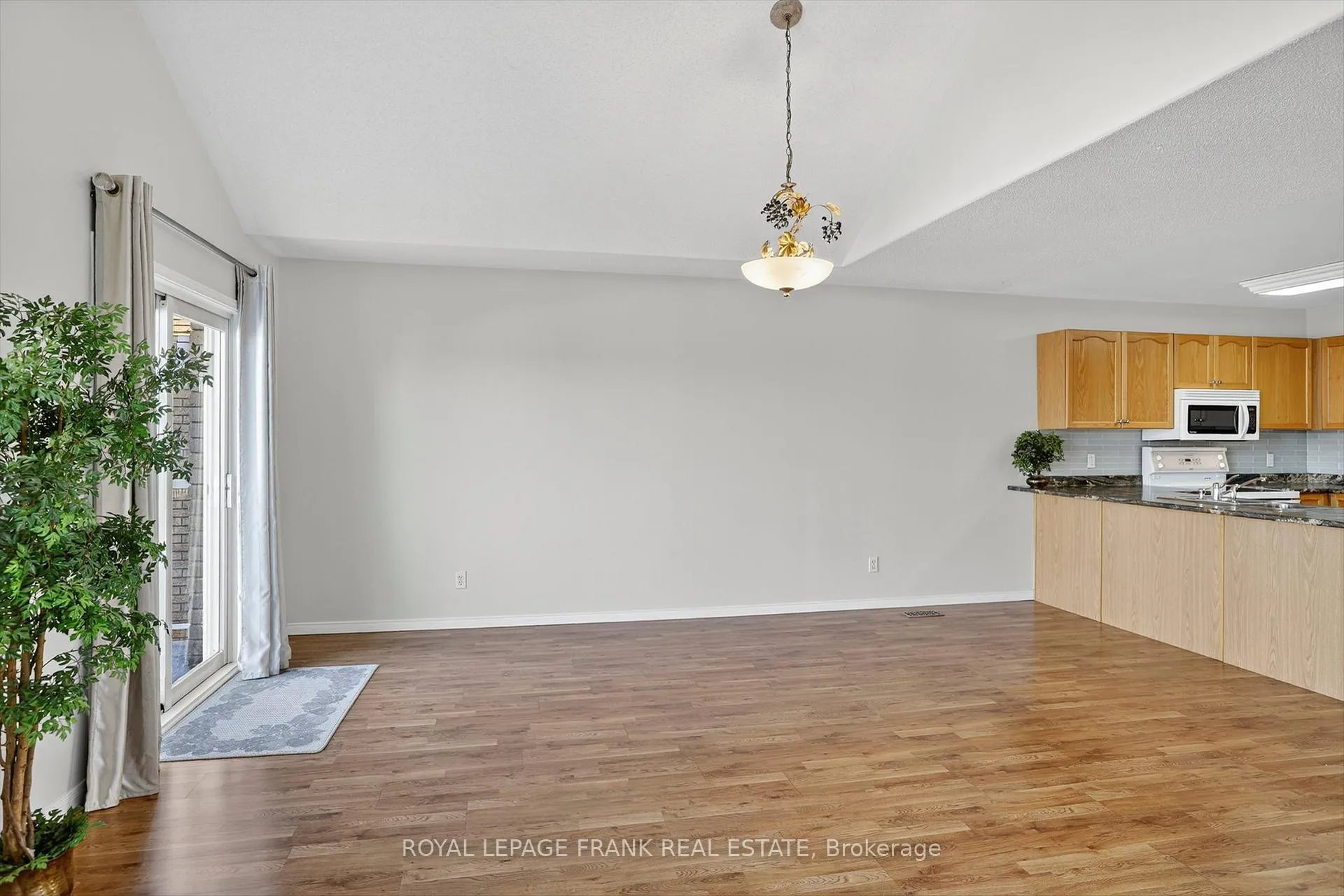 Photo 20 of 1840 Glenforest Boulevard, Peterborough, Monaghan Ward 2 — HOMEH
