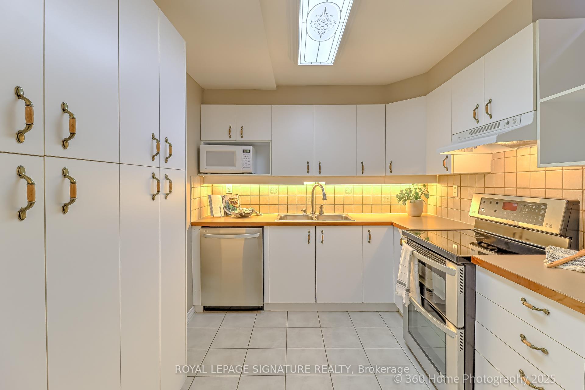 Photo 24 of 99 Deverell Street, Whitby, Rolling Acres — HOMEH
