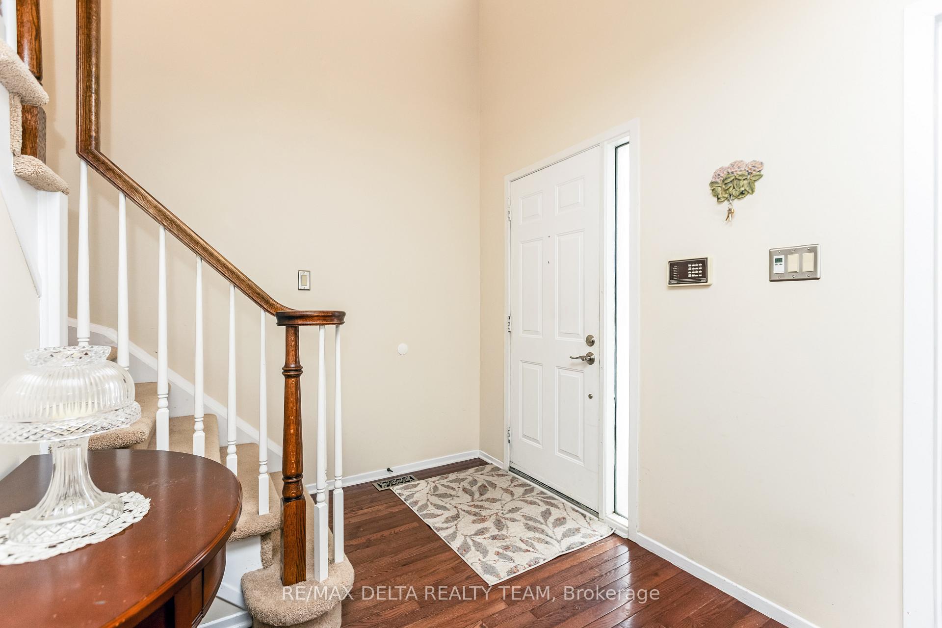 Photo 3 of 2024 Legrand Crescent, Ottawa, Queenswood Heights South — HOMEH