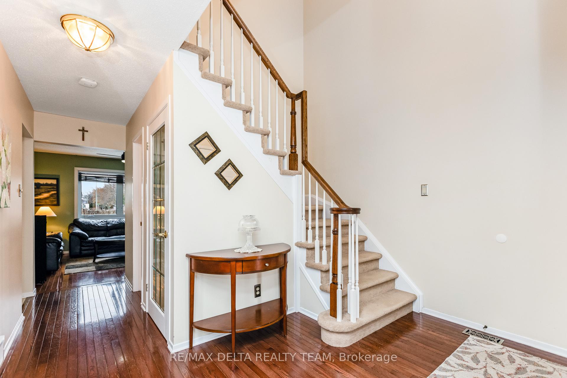 Photo 4 of 2024 Legrand Crescent, Ottawa, Queenswood Heights South — HOMEH