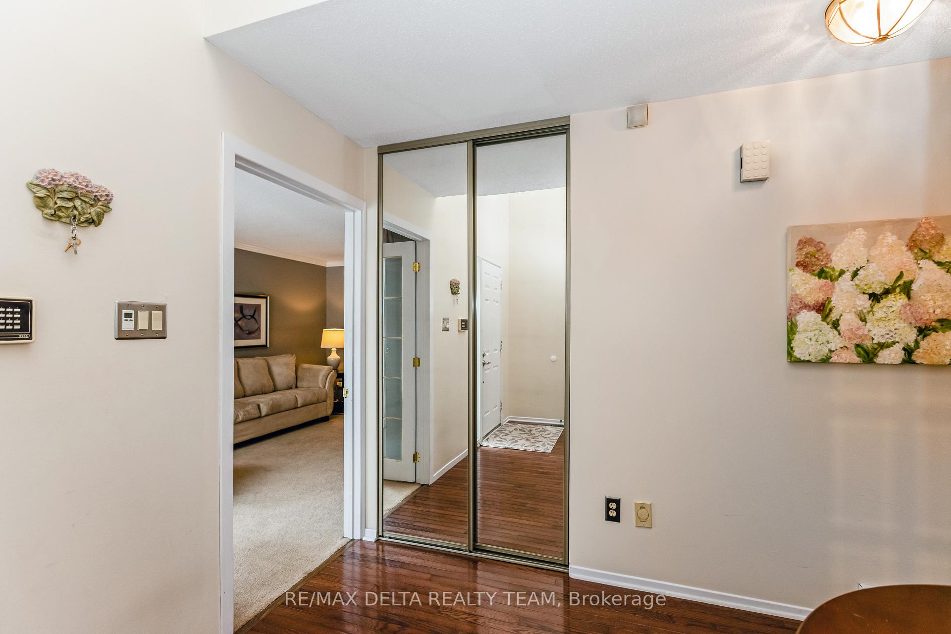 Photo 5 of 2024 Legrand Crescent, Ottawa, Queenswood Heights South — HOMEH