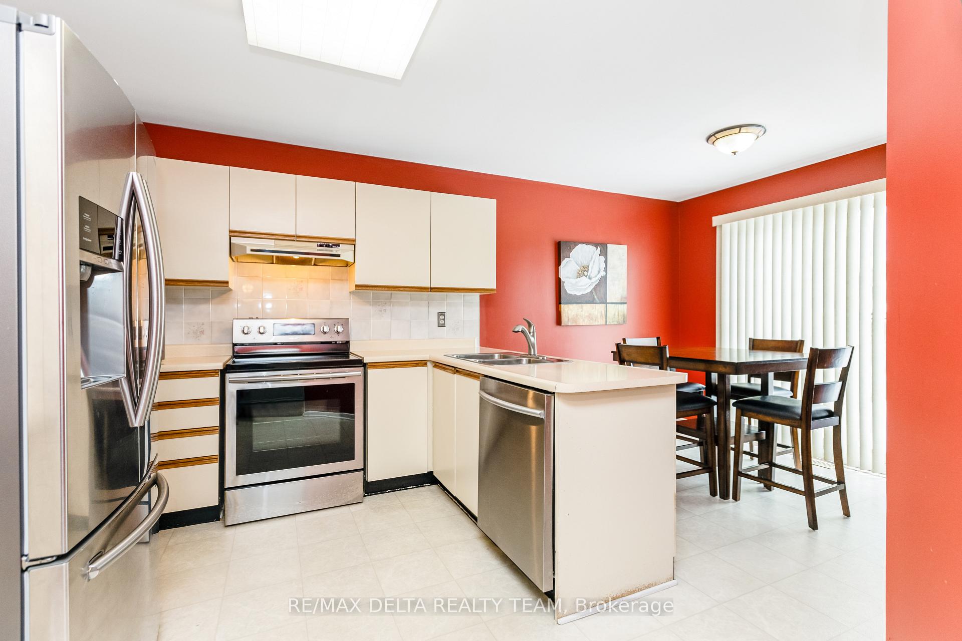 Photo 13 of 2024 Legrand Crescent, Ottawa, Queenswood Heights South — HOMEH