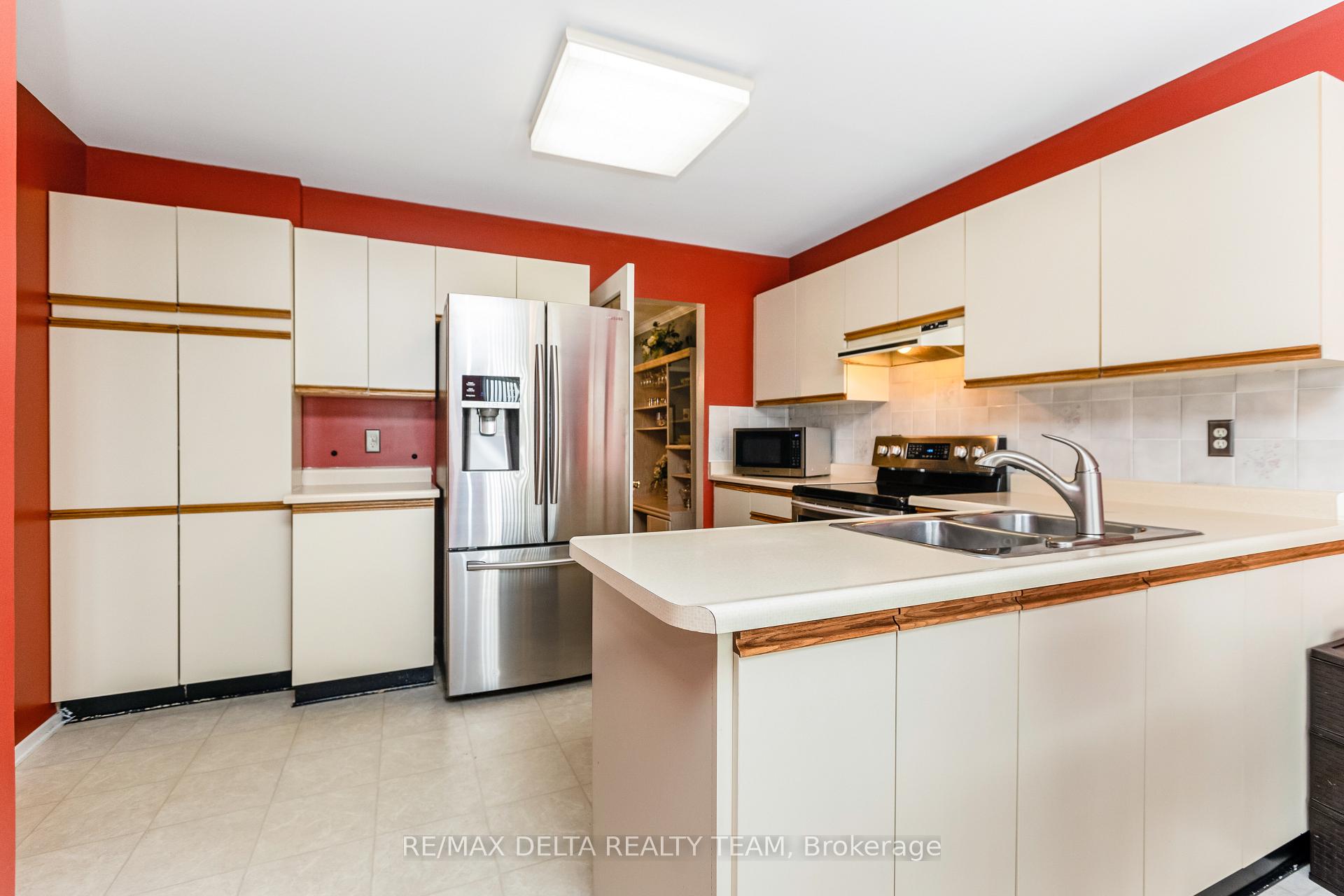 Photo 14 of 2024 Legrand Crescent, Ottawa, Queenswood Heights South — HOMEH