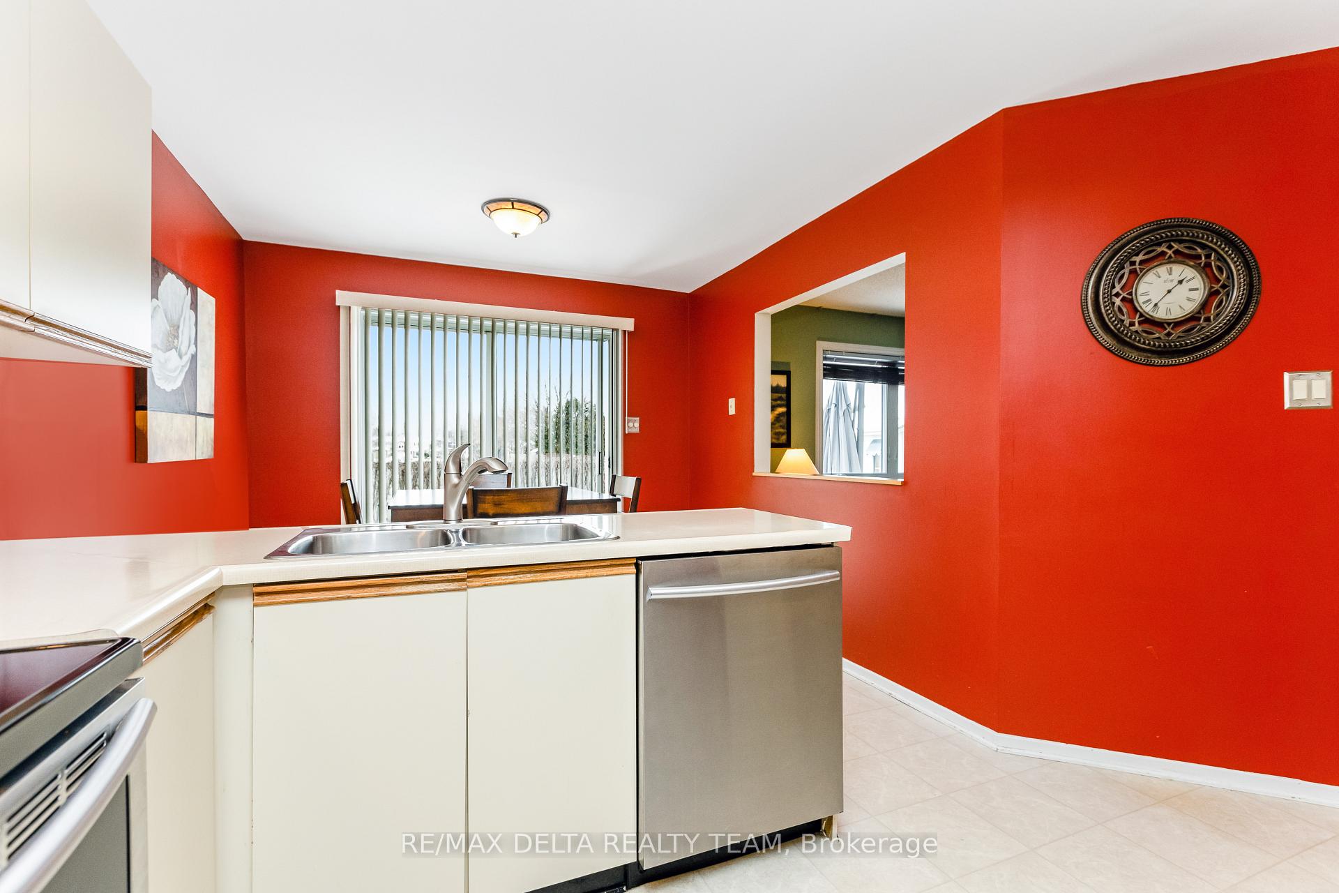 Photo 16 of 2024 Legrand Crescent, Ottawa, Queenswood Heights South — HOMEH