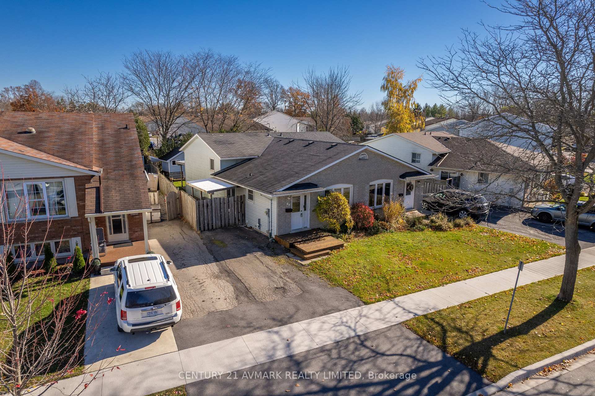 Photo 3 of 87 Terrace Avenue, Welland, Broadway — HOMEH