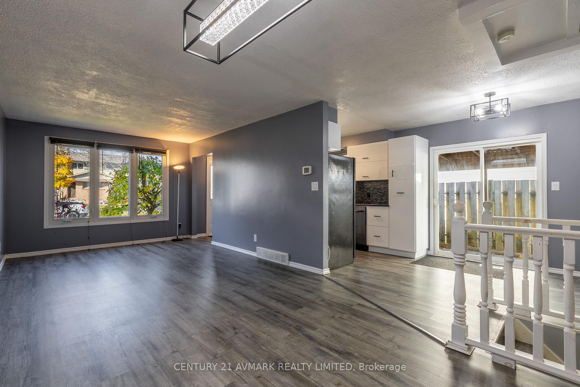 Photo 7 of 87 Terrace Avenue, Welland, Broadway — HOMEH