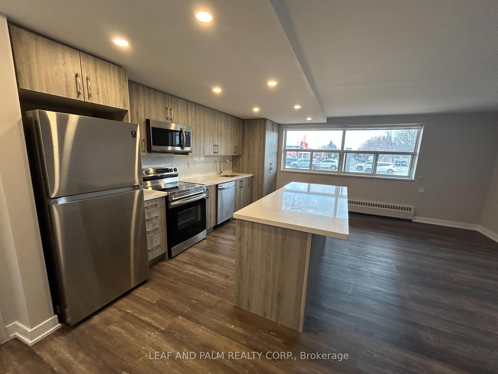 Front of Unit 106, 9960 Bayview Avenue W