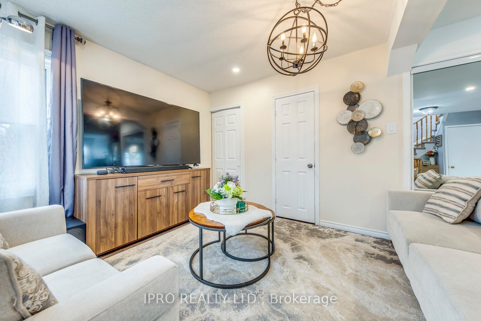Photo 4 of 78 Sable Crescent, Whitby, Rolling Acres — HOMEH