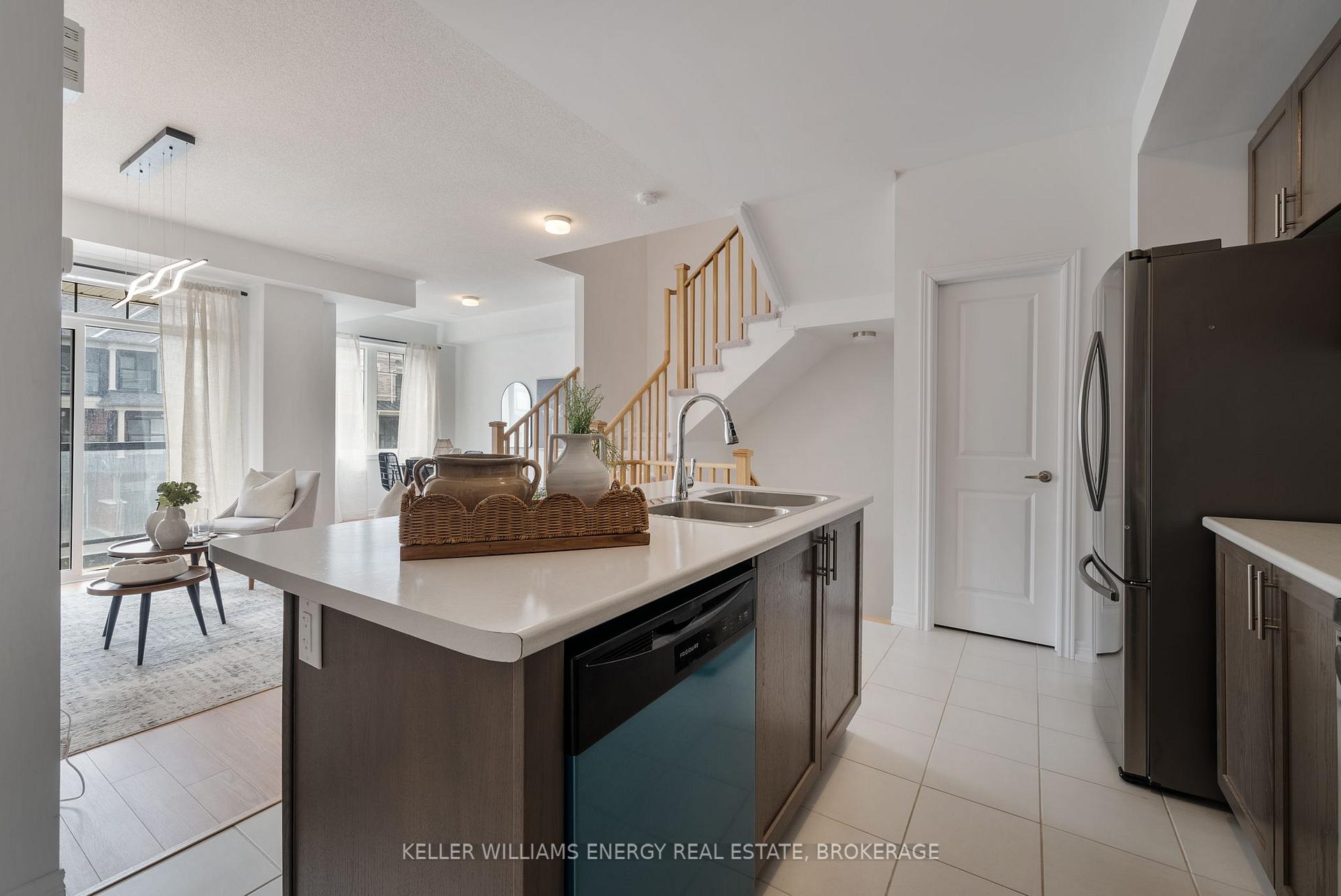 Photo 4 of 1097 Lockie Drive, Oshawa, Kedron — HOMEH