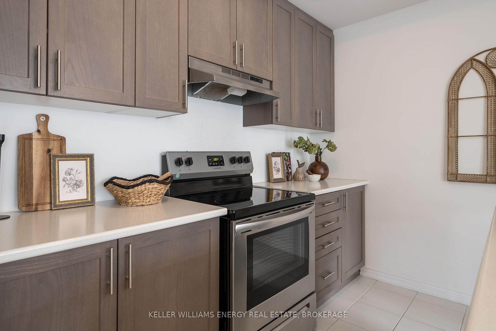 Photo 5 of 1097 Lockie Drive, Oshawa, Kedron — HOMEH