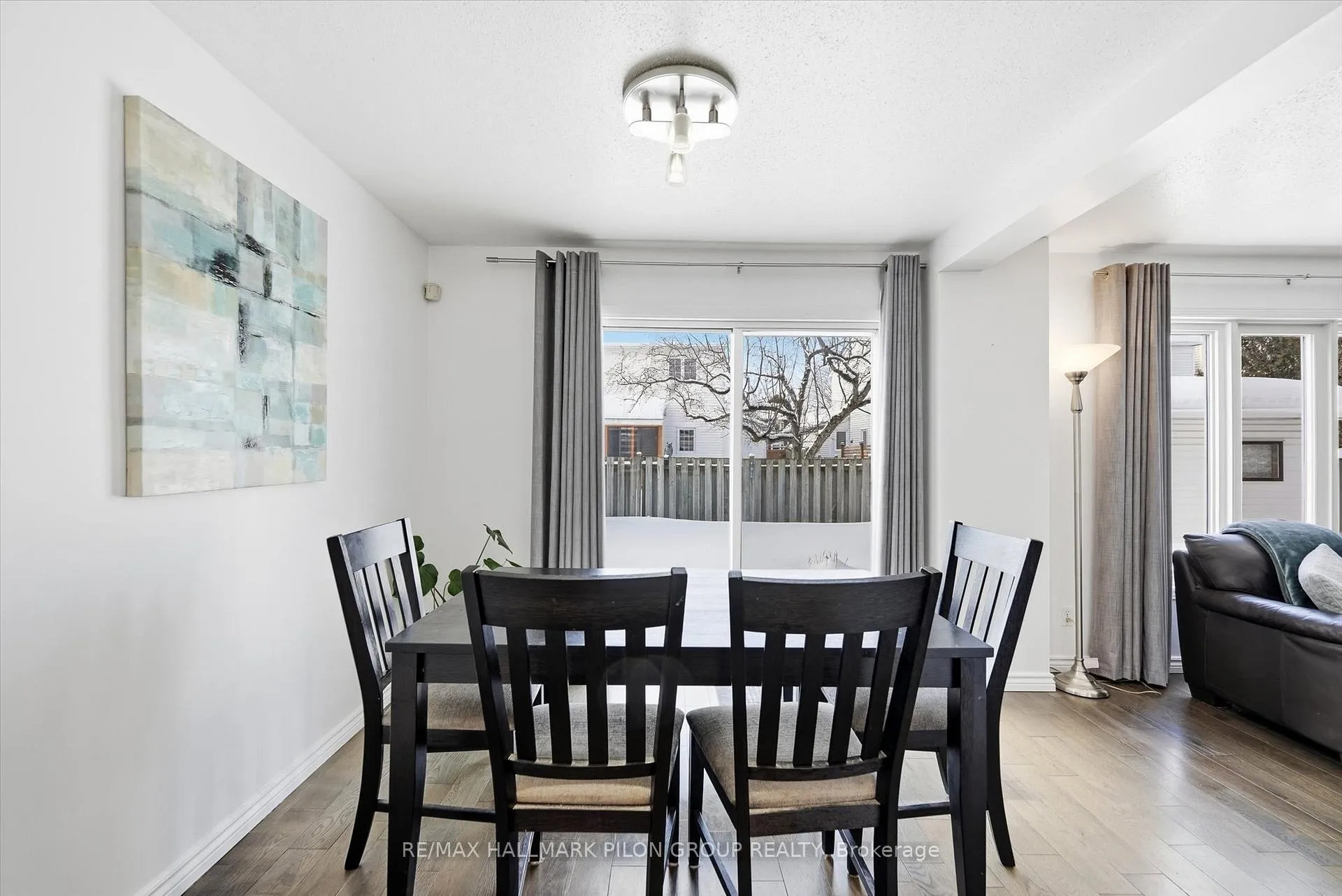 Photo 6 of 284 Mceachern Crescent, Ottawa, Bilberry Creek/Queenswood Heights — HOMEH