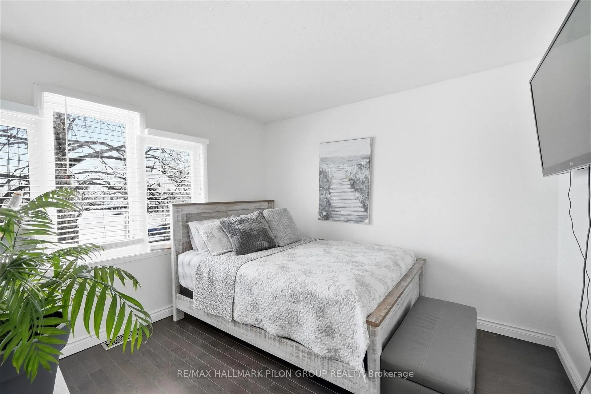 Photo 17 of 284 Mceachern Crescent, Ottawa, Bilberry Creek/Queenswood Heights — HOMEH