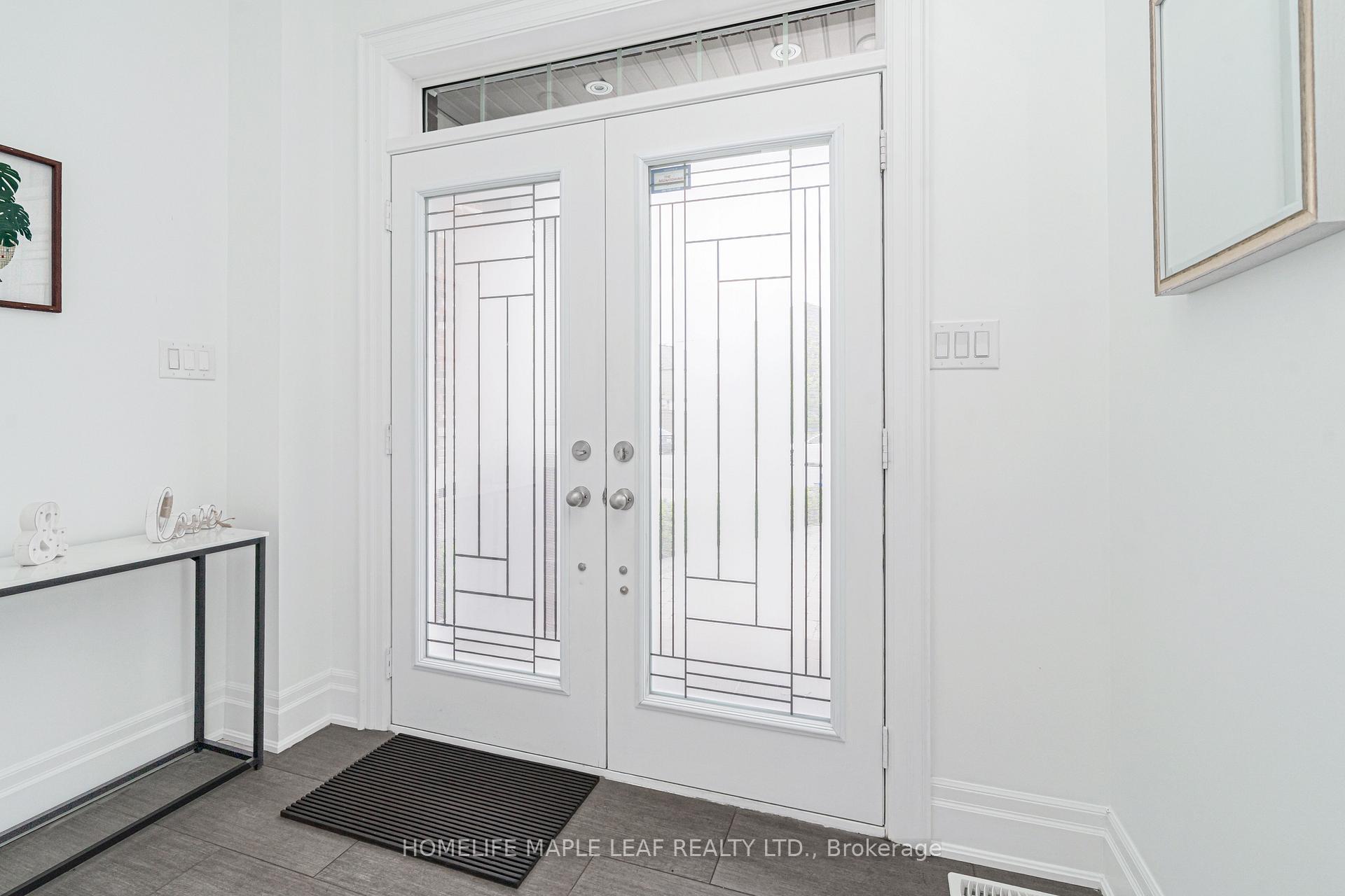 Photo 4 of 76 Gentile Circle, Vaughan, Elder Mills — HOMEH