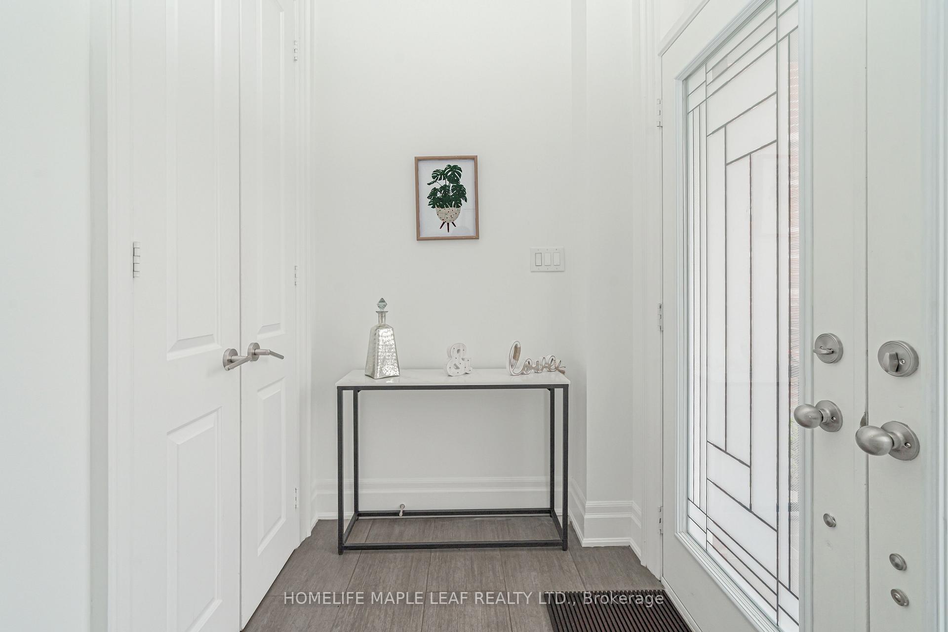 Photo 5 of 76 Gentile Circle, Vaughan, Elder Mills — HOMEH