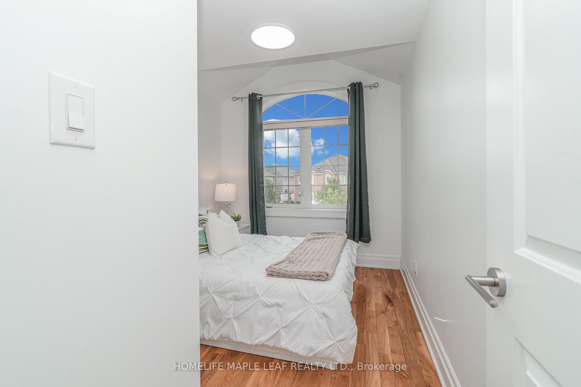 Photo 22 of 76 Gentile Circle, Vaughan, Elder Mills — HOMEH
