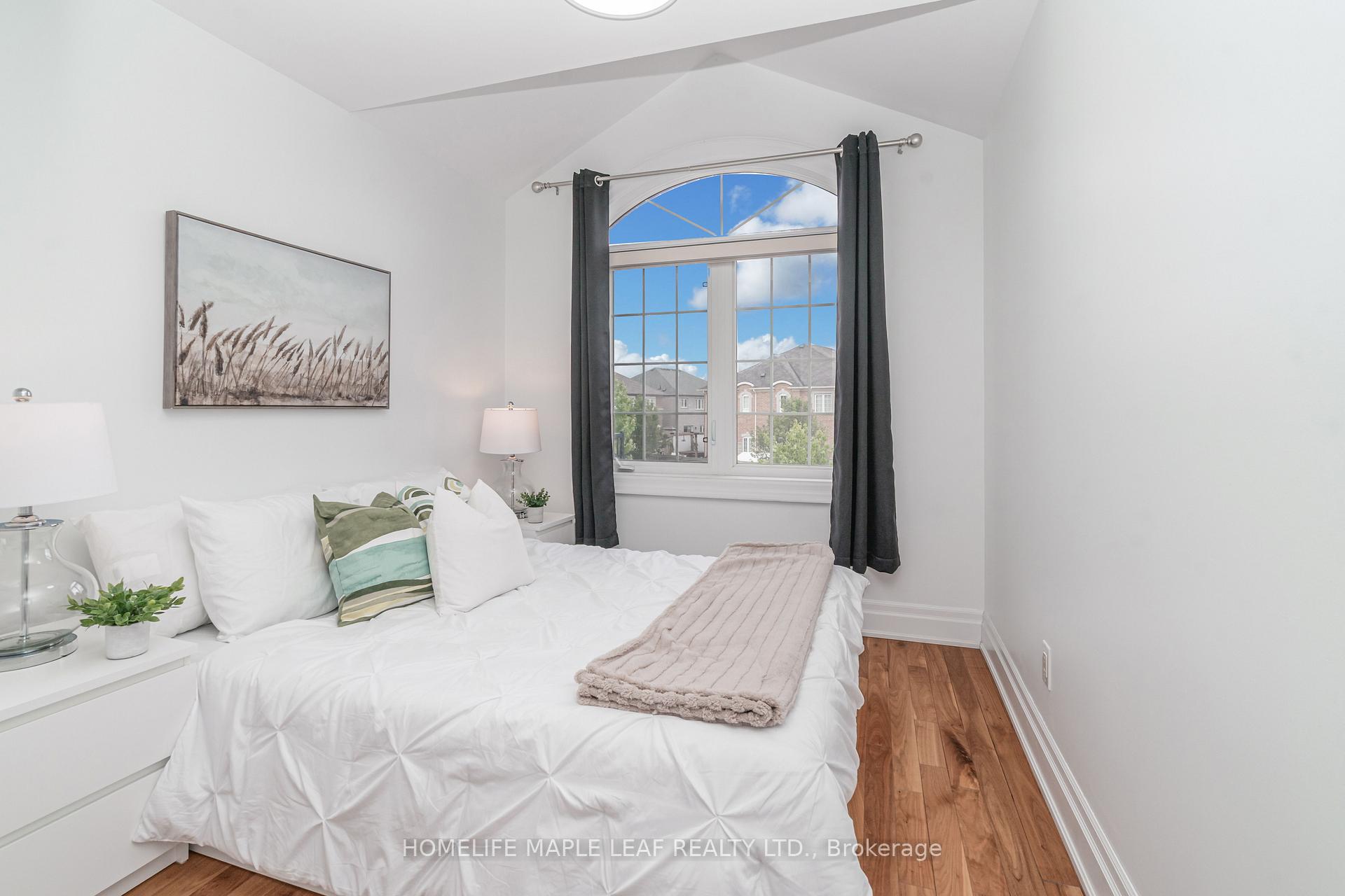 Photo 23 of 76 Gentile Circle, Vaughan, Elder Mills — HOMEH