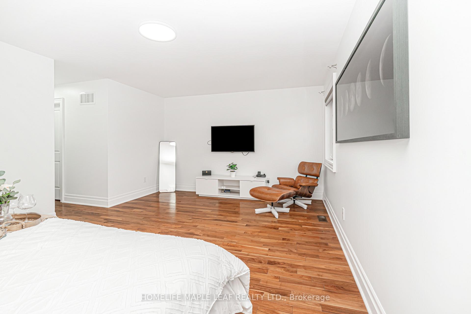 Photo 28 of 76 Gentile Circle, Vaughan, Elder Mills — HOMEH