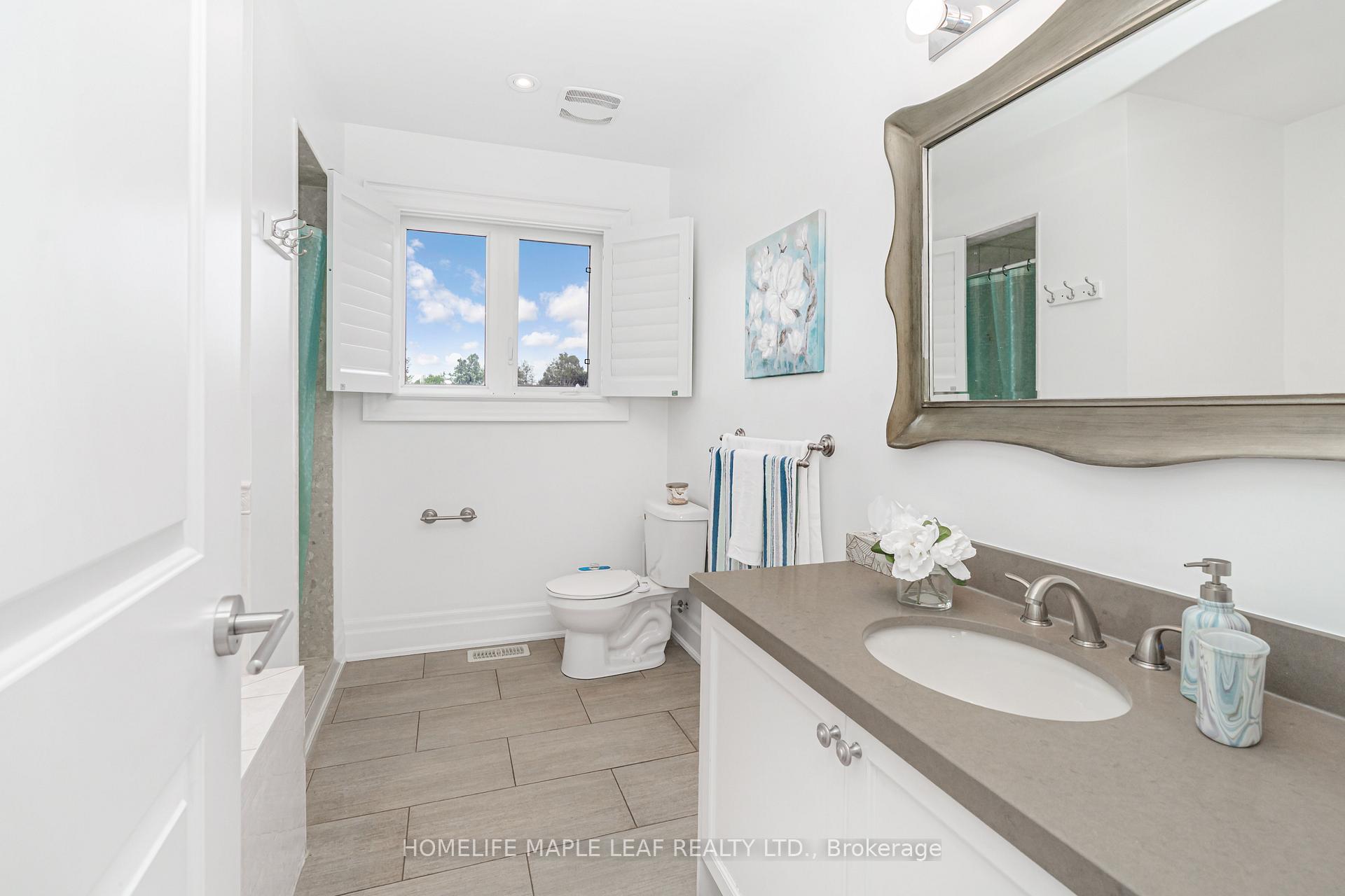 Photo 29 of 76 Gentile Circle, Vaughan, Elder Mills — HOMEH