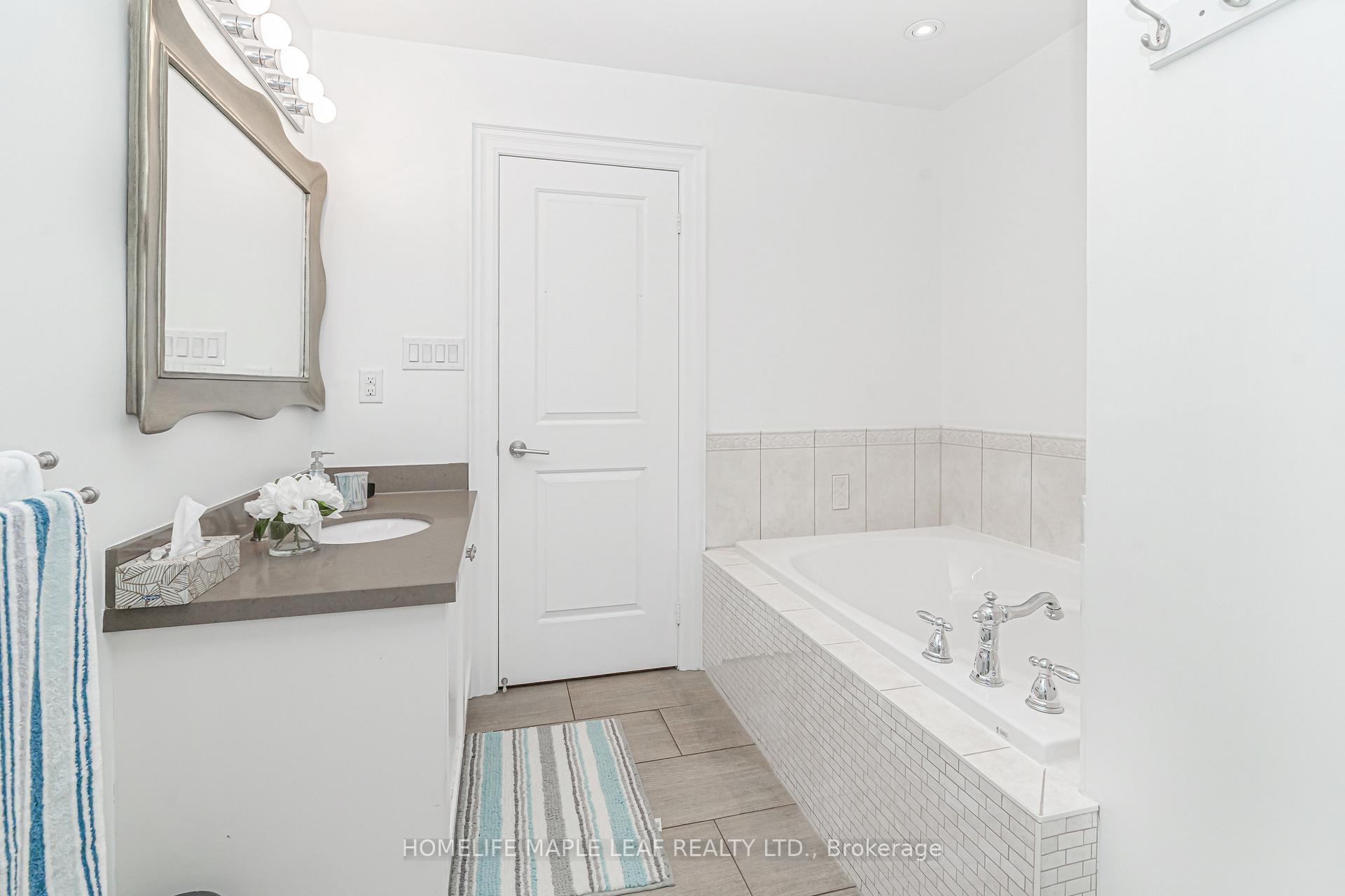 Photo 30 of 76 Gentile Circle, Vaughan, Elder Mills — HOMEH