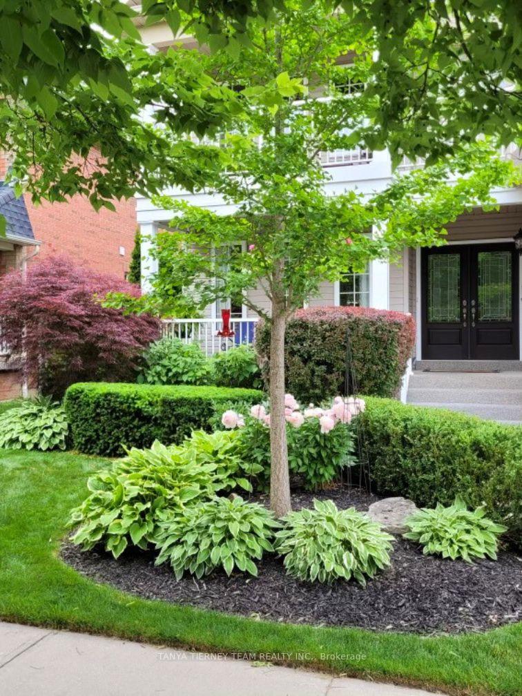 Photo 3 of 25 Hanson Crescent, Whitby, Brooklin — HOMEH