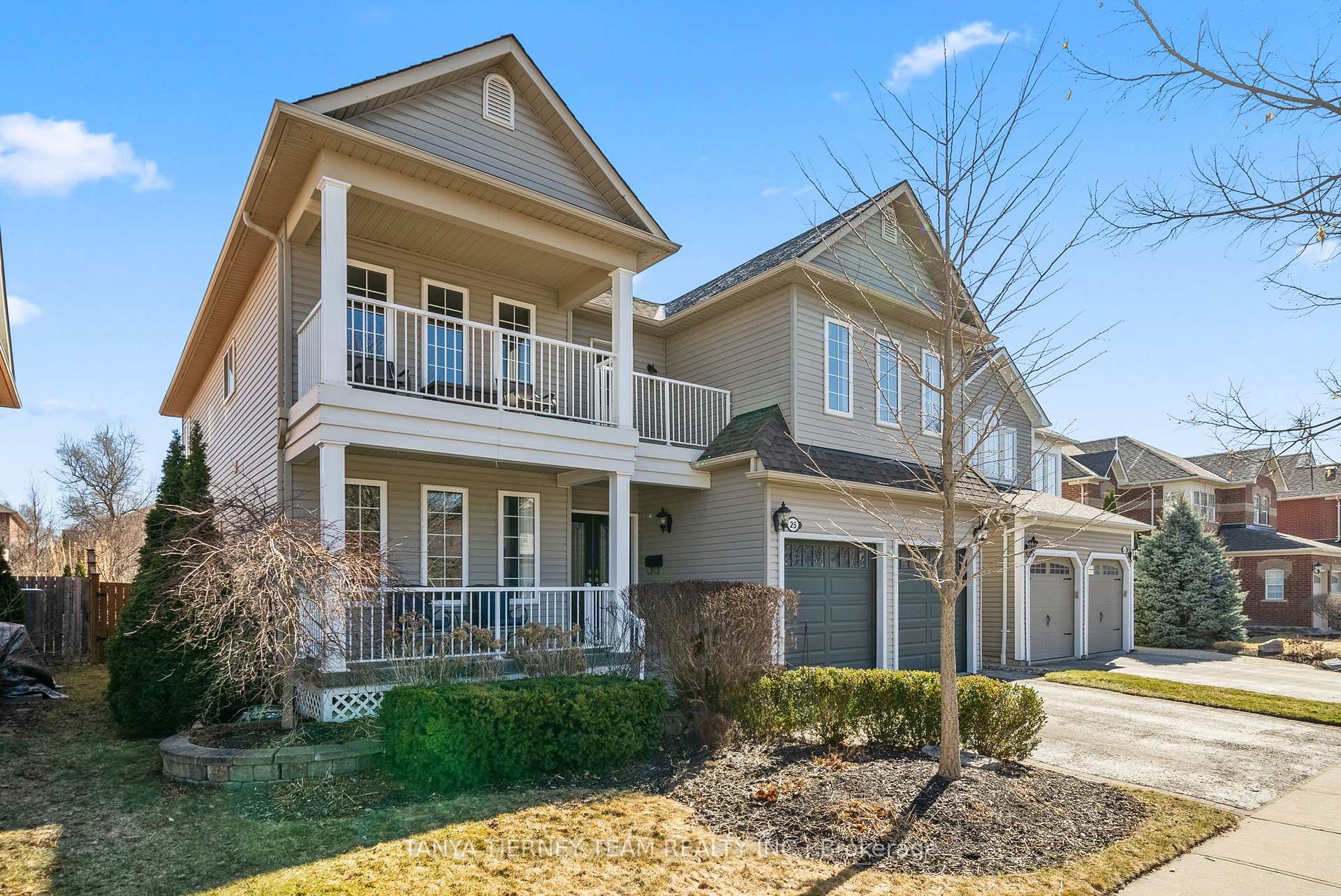 Photo 4 of 25 Hanson Crescent, Whitby, Brooklin — HOMEH