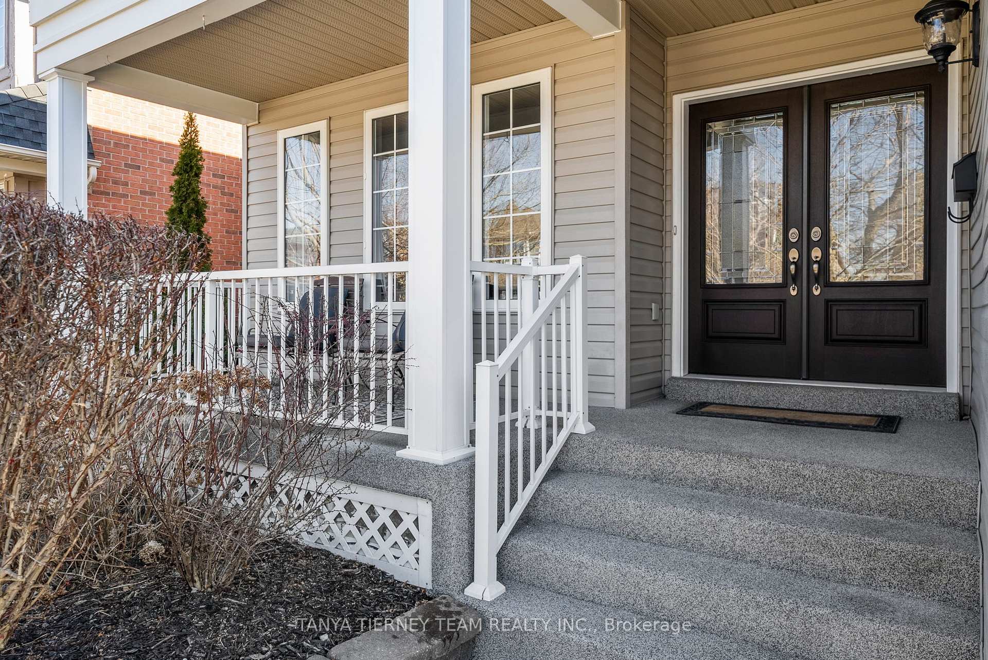 Photo 6 of 25 Hanson Crescent, Whitby, Brooklin — HOMEH