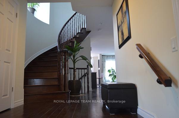 Photo 3 of 300 Balinroan Crescent, Ottawa, Barrhaven - Strandherd — HOMEH