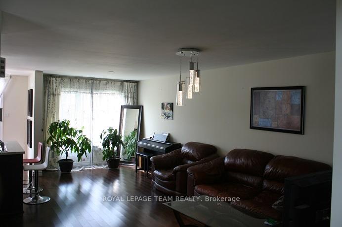 Photo 2 of 300 Balinroan Crescent, Ottawa, Barrhaven - Strandherd — HOMEH