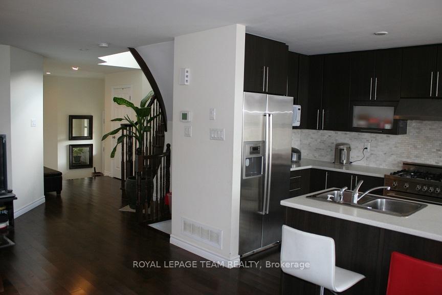 Photo 4 of 300 Balinroan Crescent, Ottawa, Barrhaven - Strandherd — HOMEH