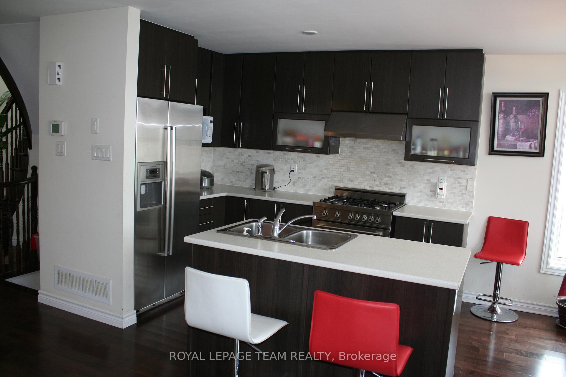 Photo 5 of 300 Balinroan Crescent, Ottawa, Barrhaven - Strandherd — HOMEH