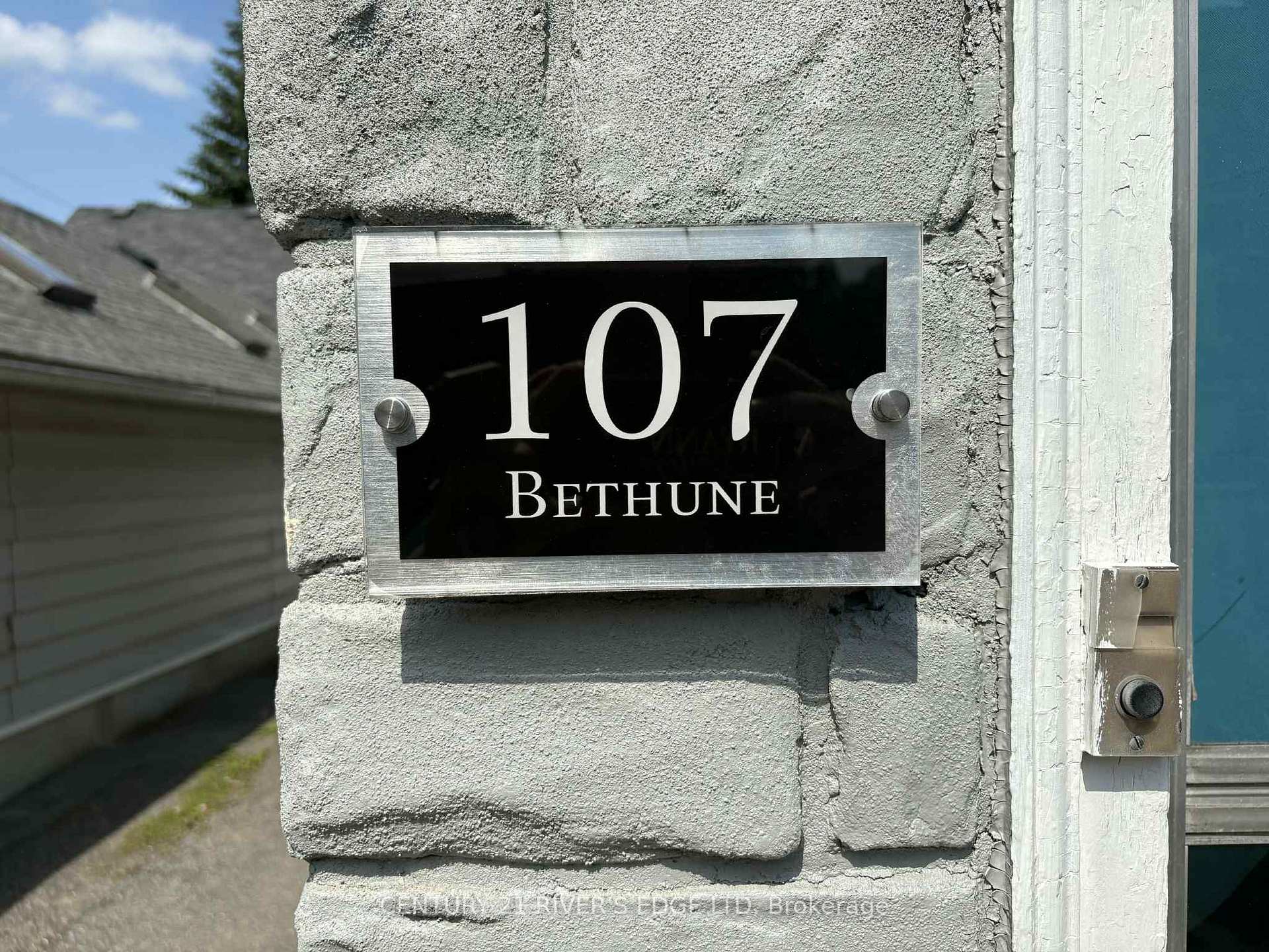 Photo 3 of 107 Bethune Street, Brockville — HOMEH