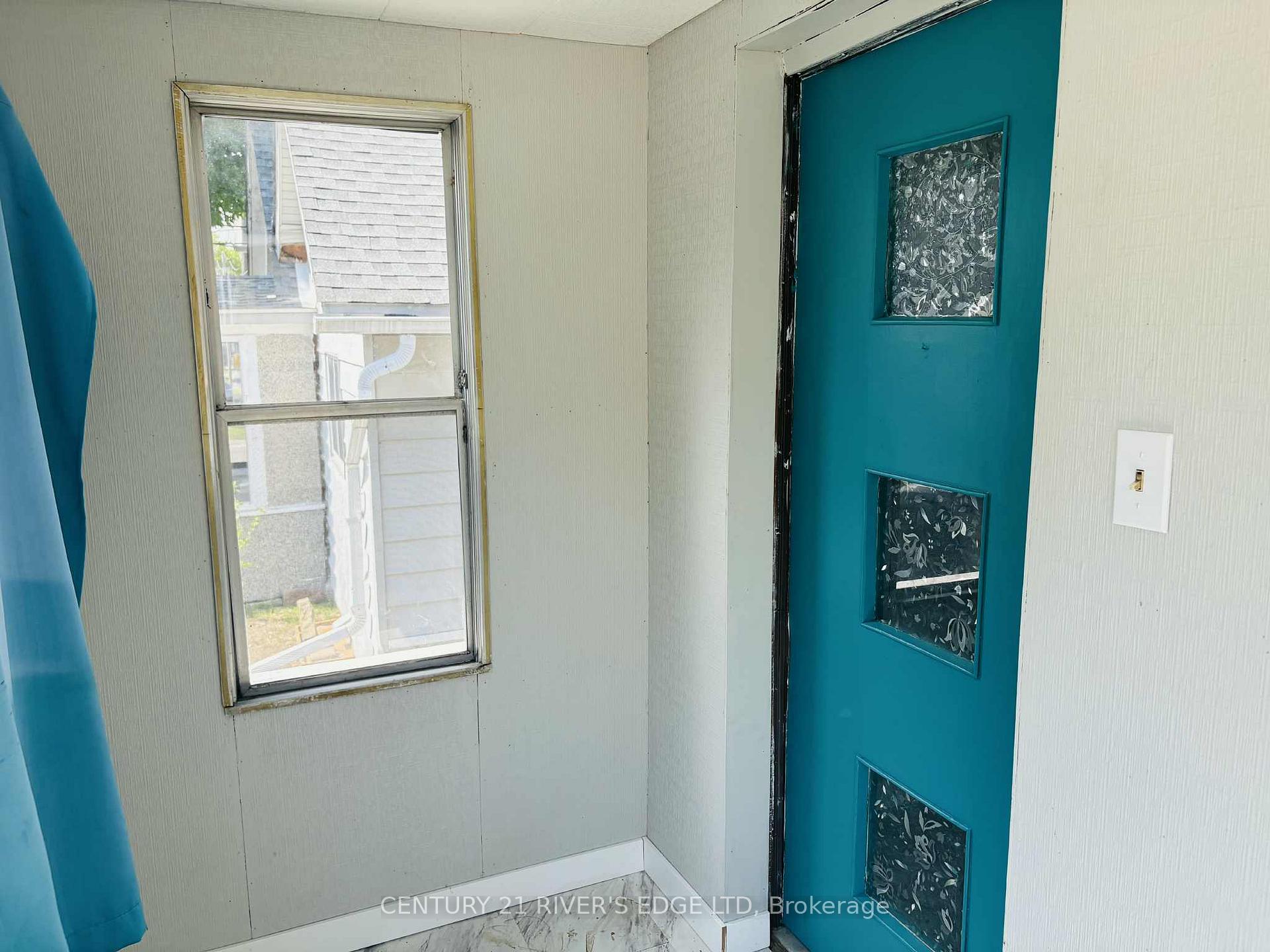Photo 6 of 107 Bethune Street, Brockville — HOMEH
