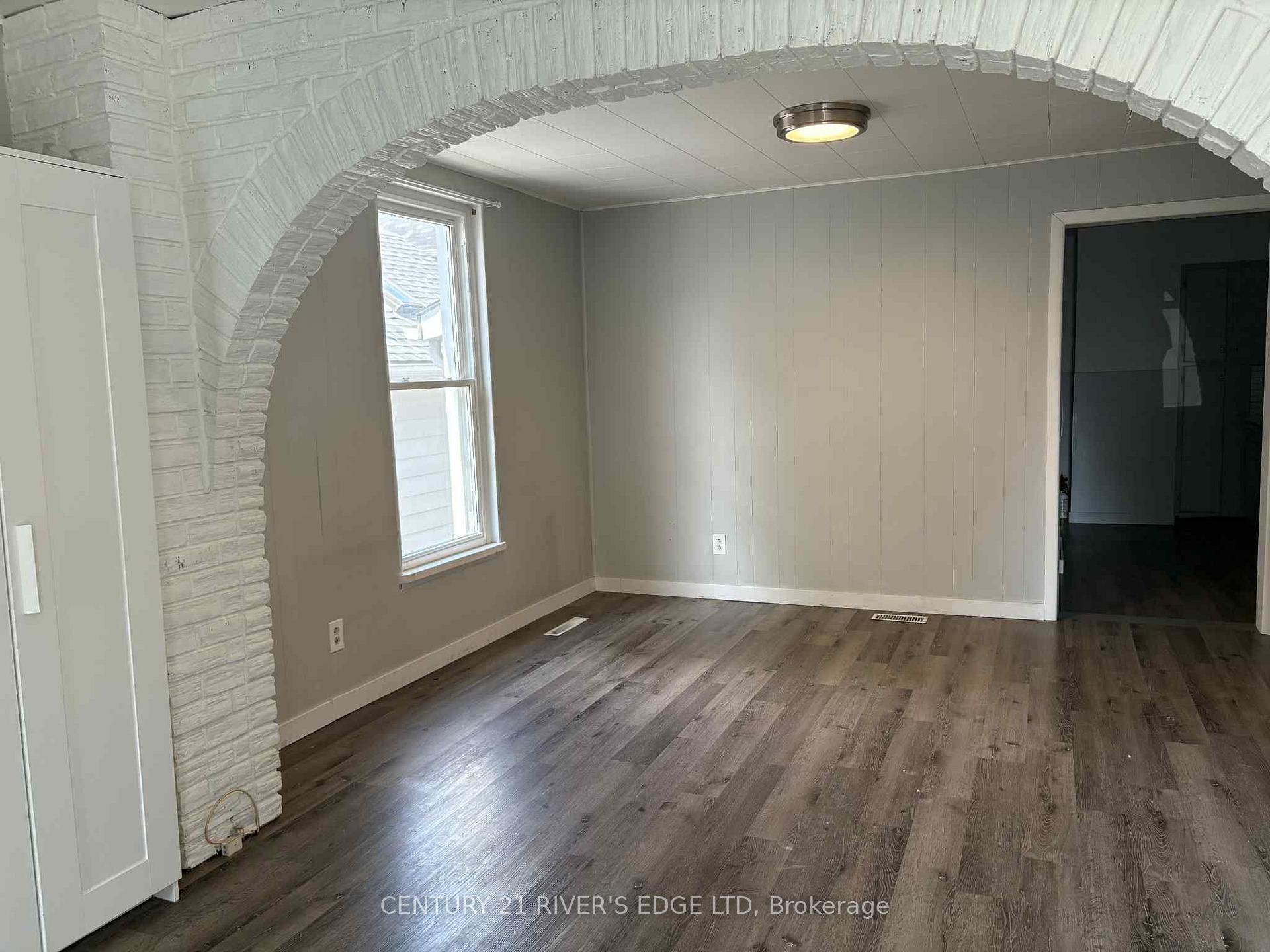 Photo 4 of 107 Bethune Street, Brockville — HOMEH