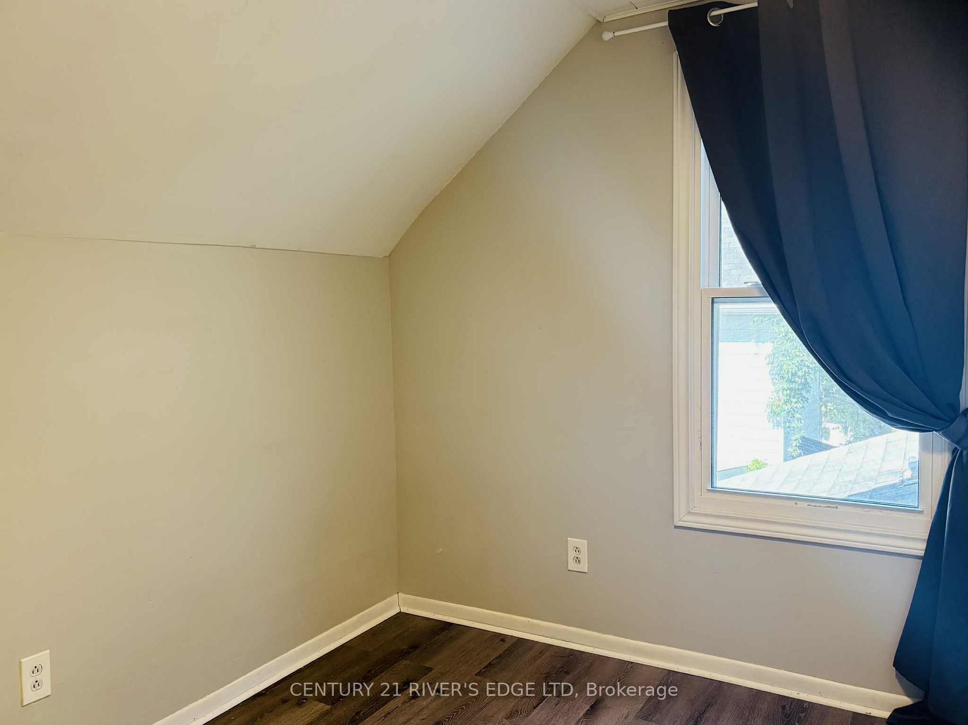 Photo 10 of 107 Bethune Street, Brockville — HOMEH