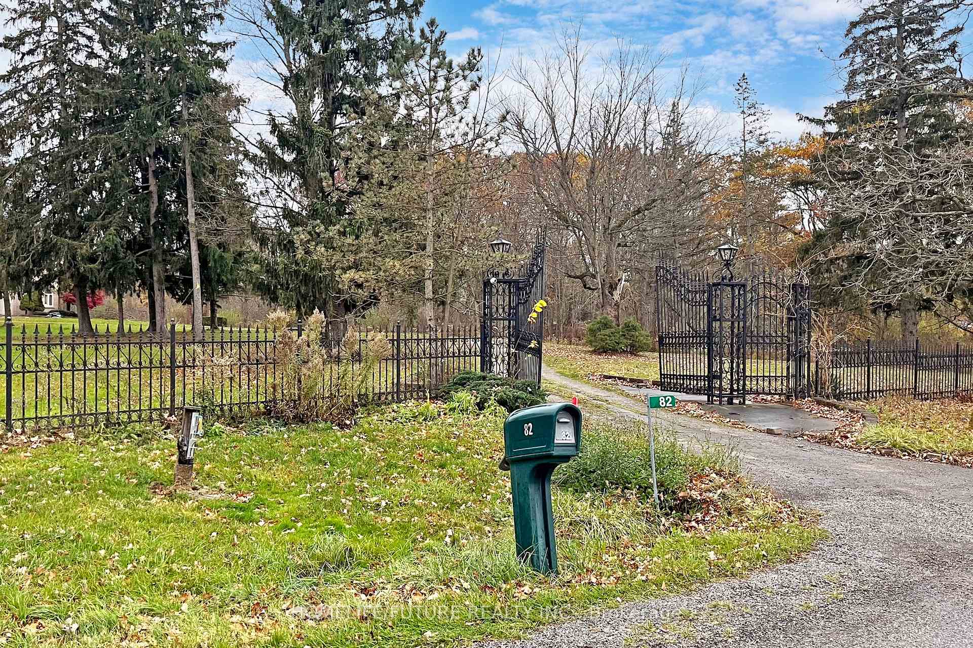 Photo 2 of 82 Pearson Road, Welland, Cooks Mills — HOMEH