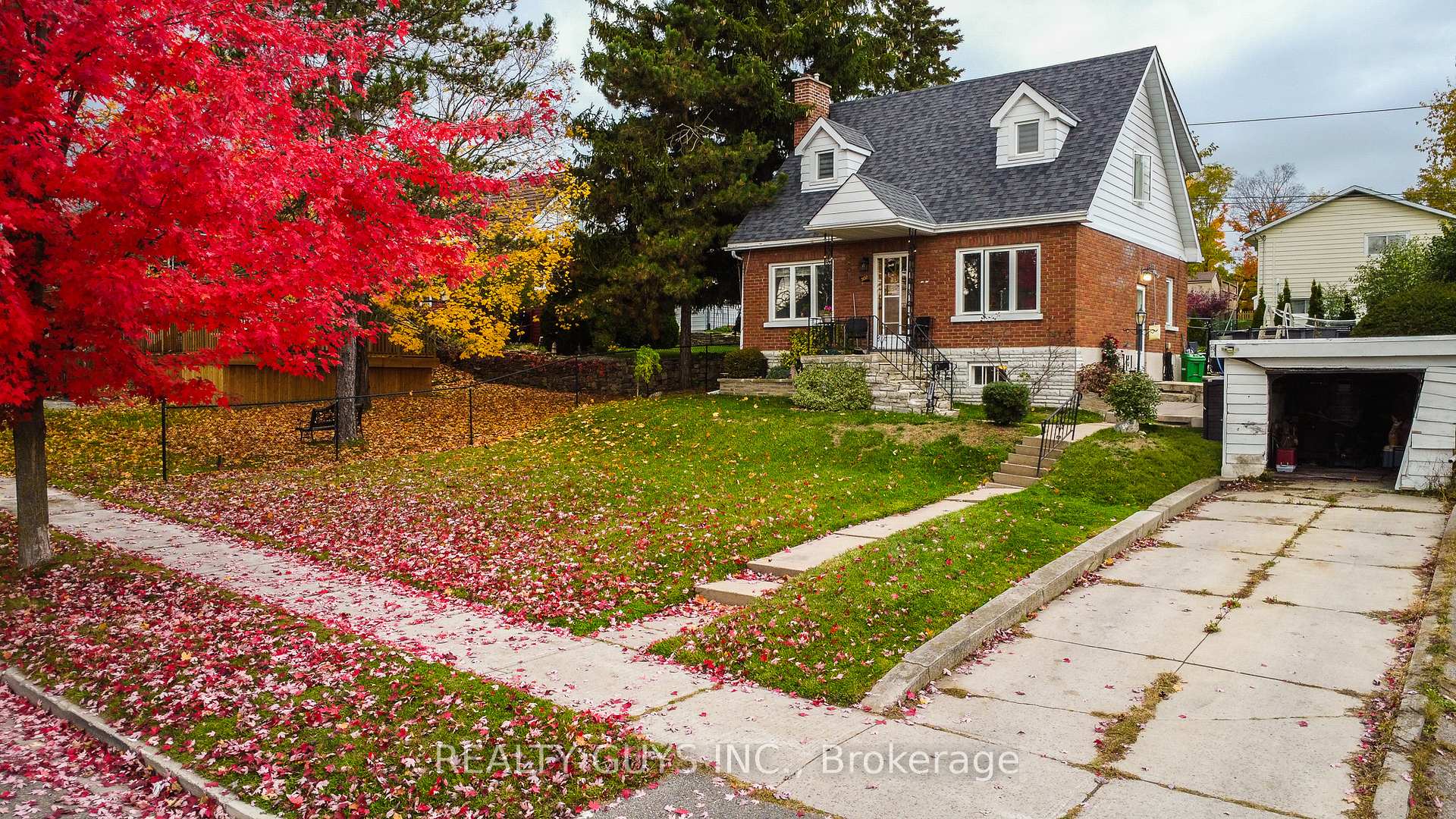 Photo 1 of 502 Wellington Street, Peterborough, Northcrest Ward 5 — HOMEH