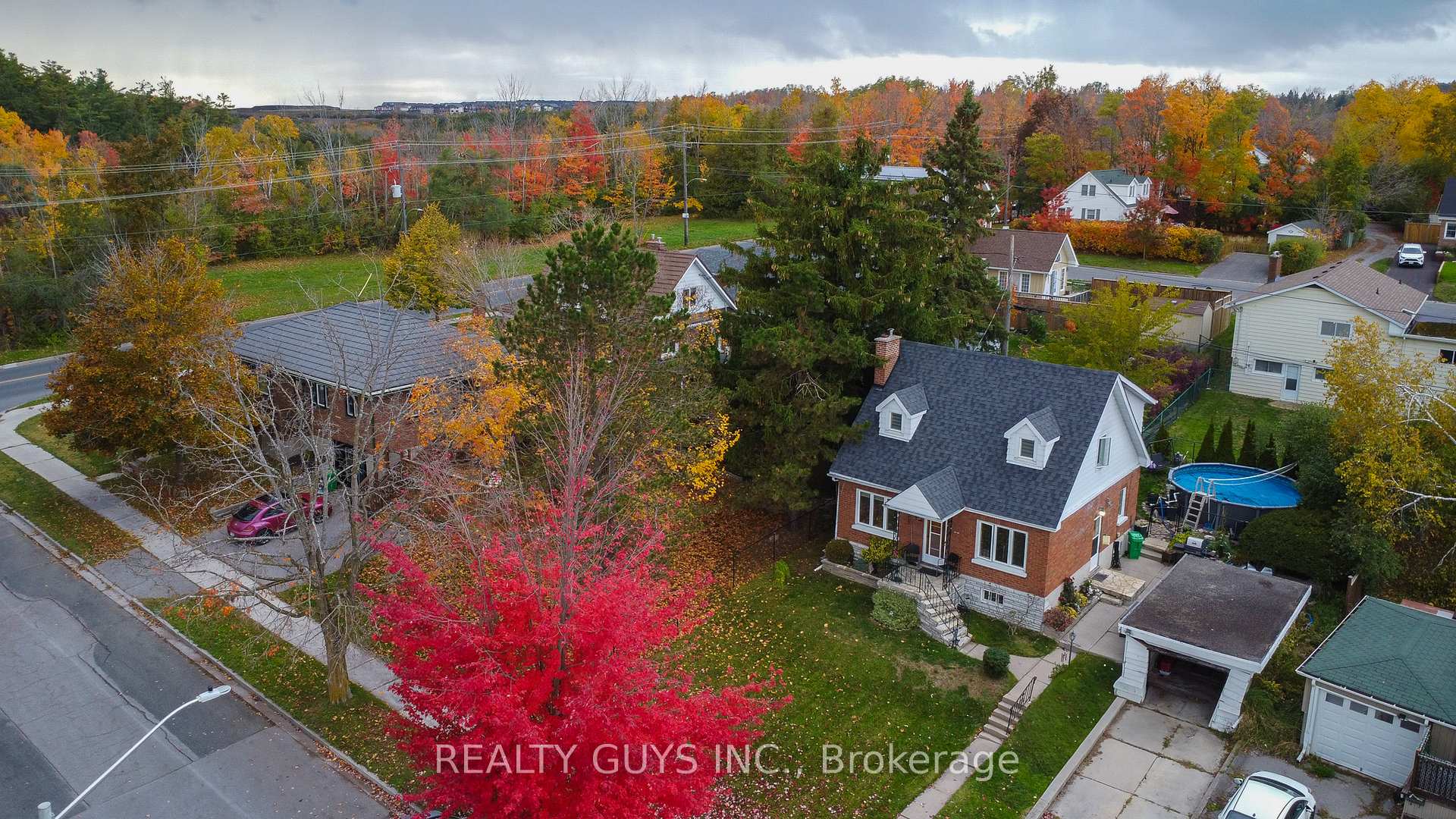 Photo 2 of 502 Wellington Street, Peterborough, Northcrest Ward 5 — HOMEH