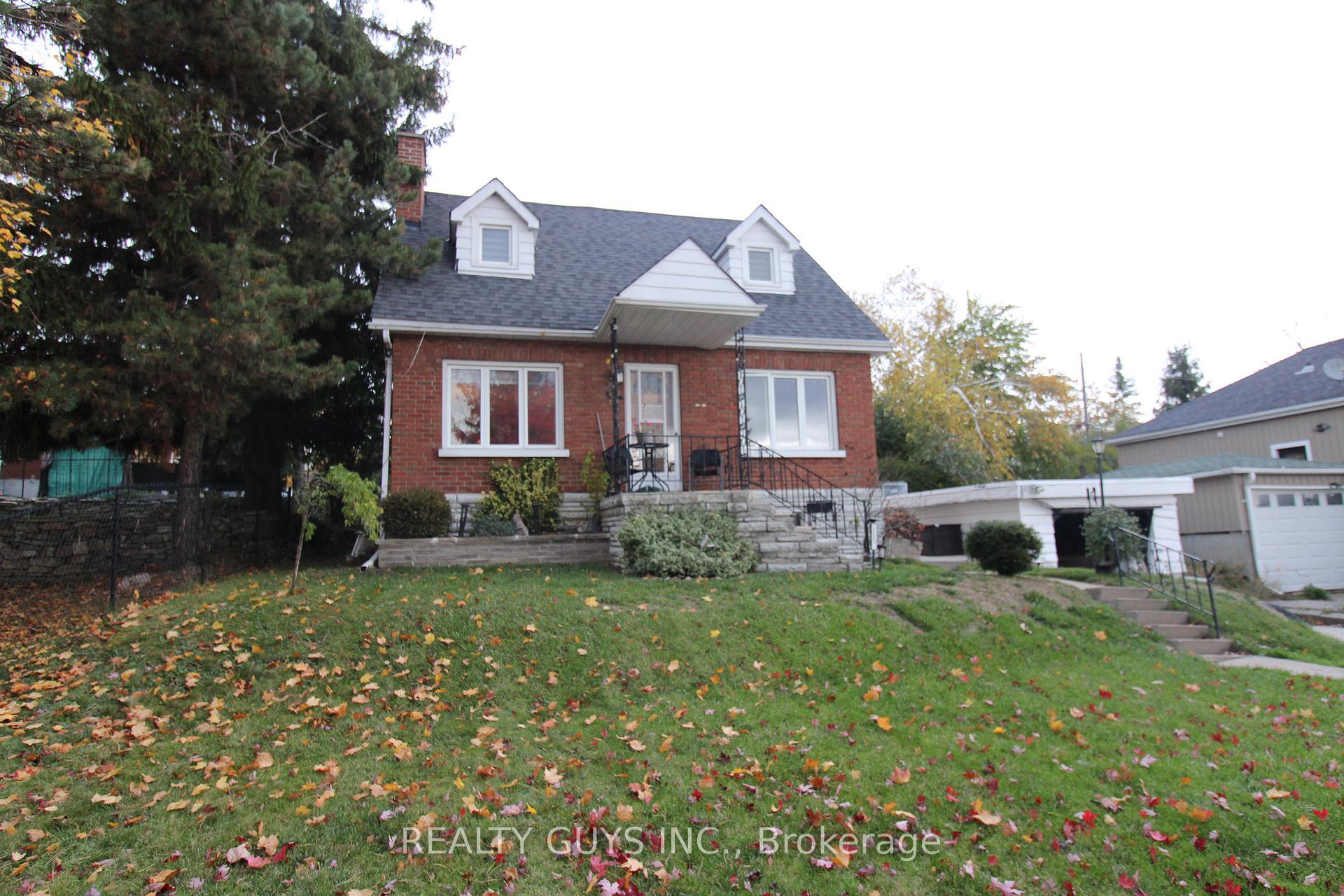 Photo 4 of 502 Wellington Street, Peterborough, Northcrest Ward 5 — HOMEH