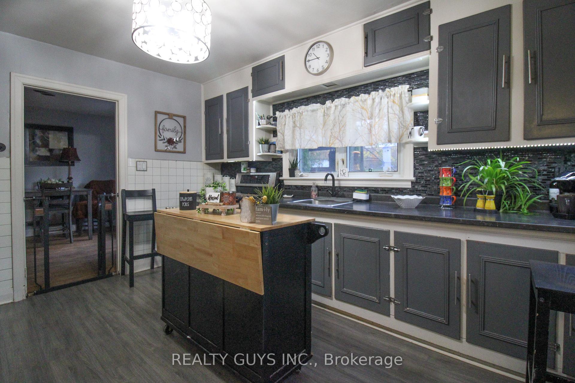 Photo 15 of 502 Wellington Street, Peterborough, Northcrest Ward 5 — HOMEH
