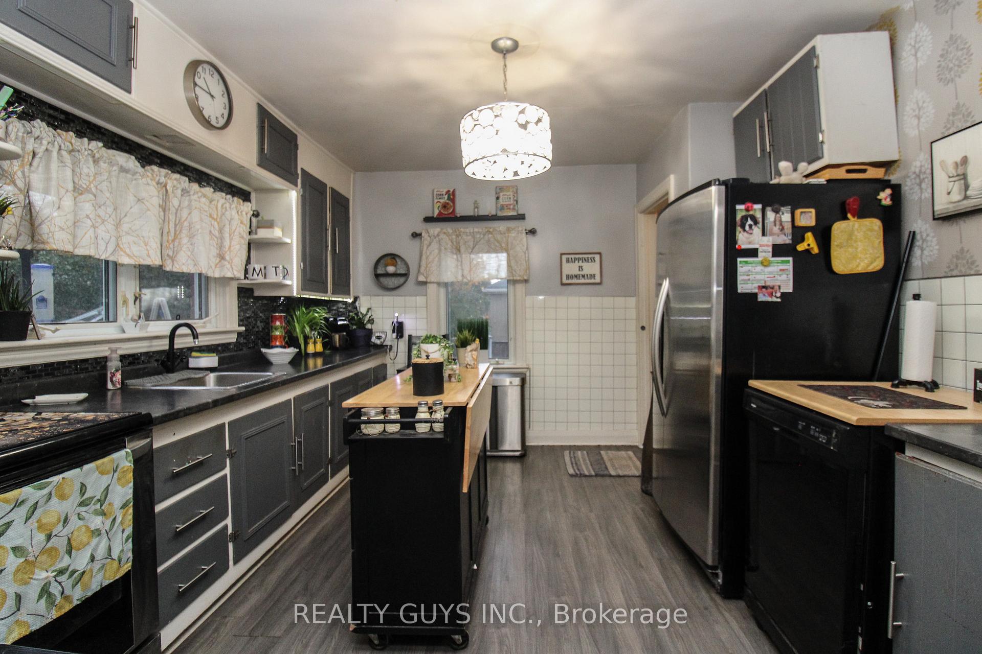 Photo 16 of 502 Wellington Street, Peterborough, Northcrest Ward 5 — HOMEH