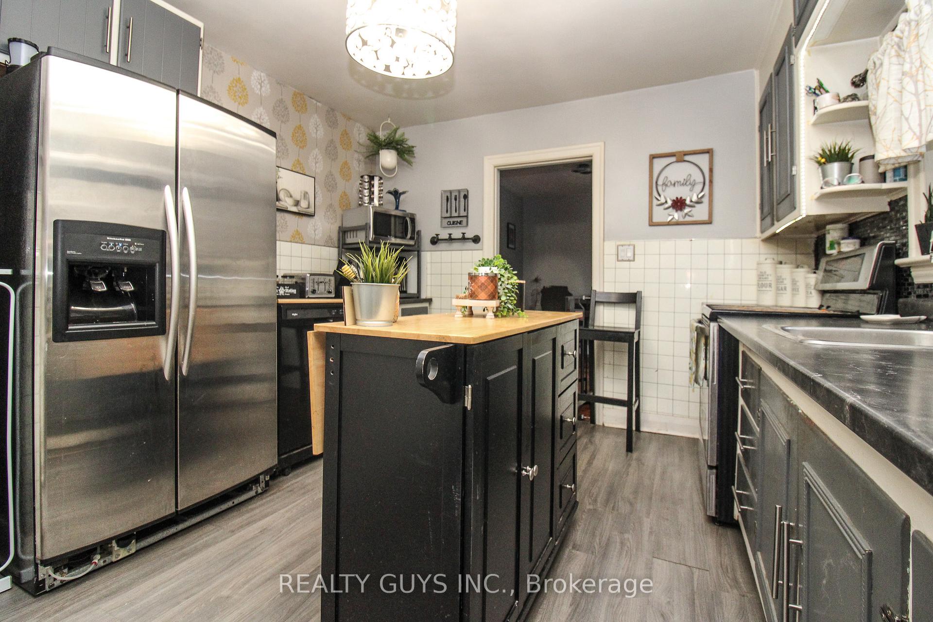Photo 18 of 502 Wellington Street, Peterborough, Northcrest Ward 5 — HOMEH