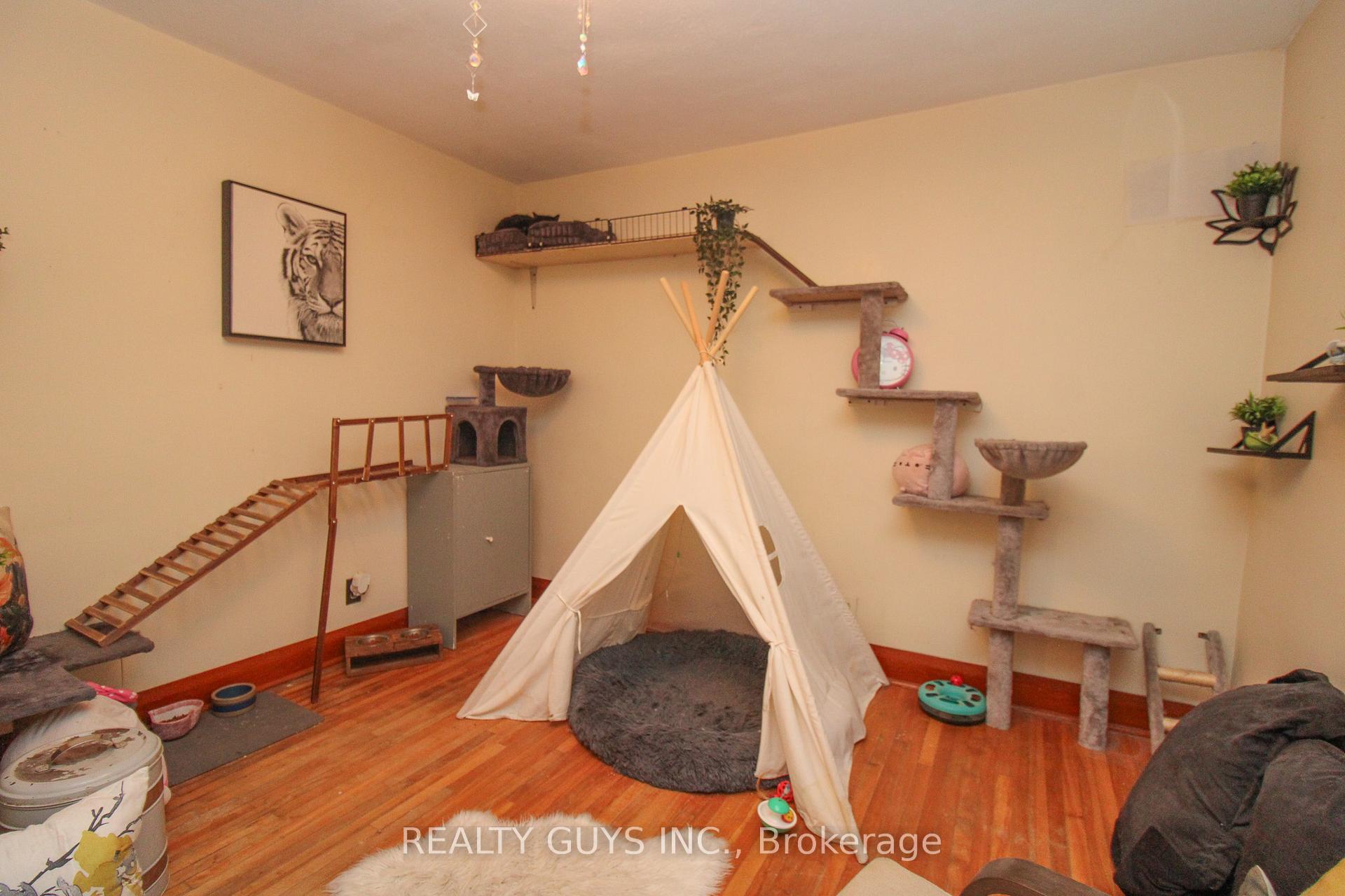 Photo 33 of 502 Wellington Street, Peterborough, Northcrest Ward 5 — HOMEH