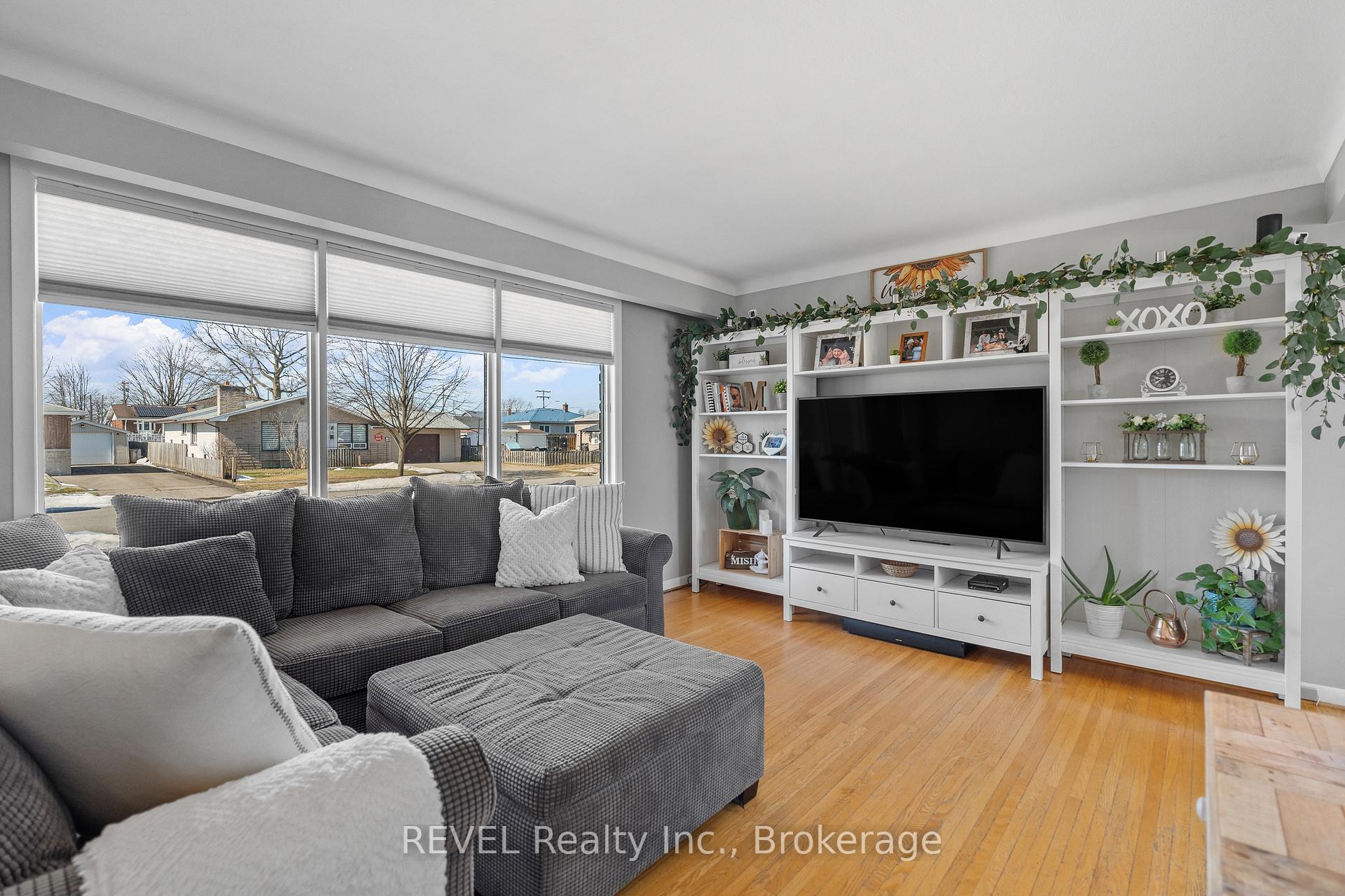 Photo 9 of 15 Gladys Avenue, Welland, Lincoln/Crowland — HOMEH
