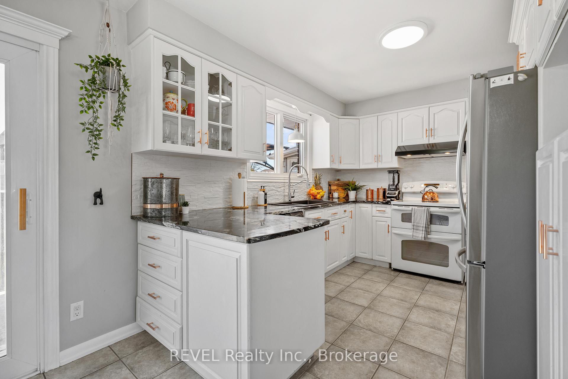 Photo 12 of 15 Gladys Avenue, Welland, Lincoln/Crowland — HOMEH