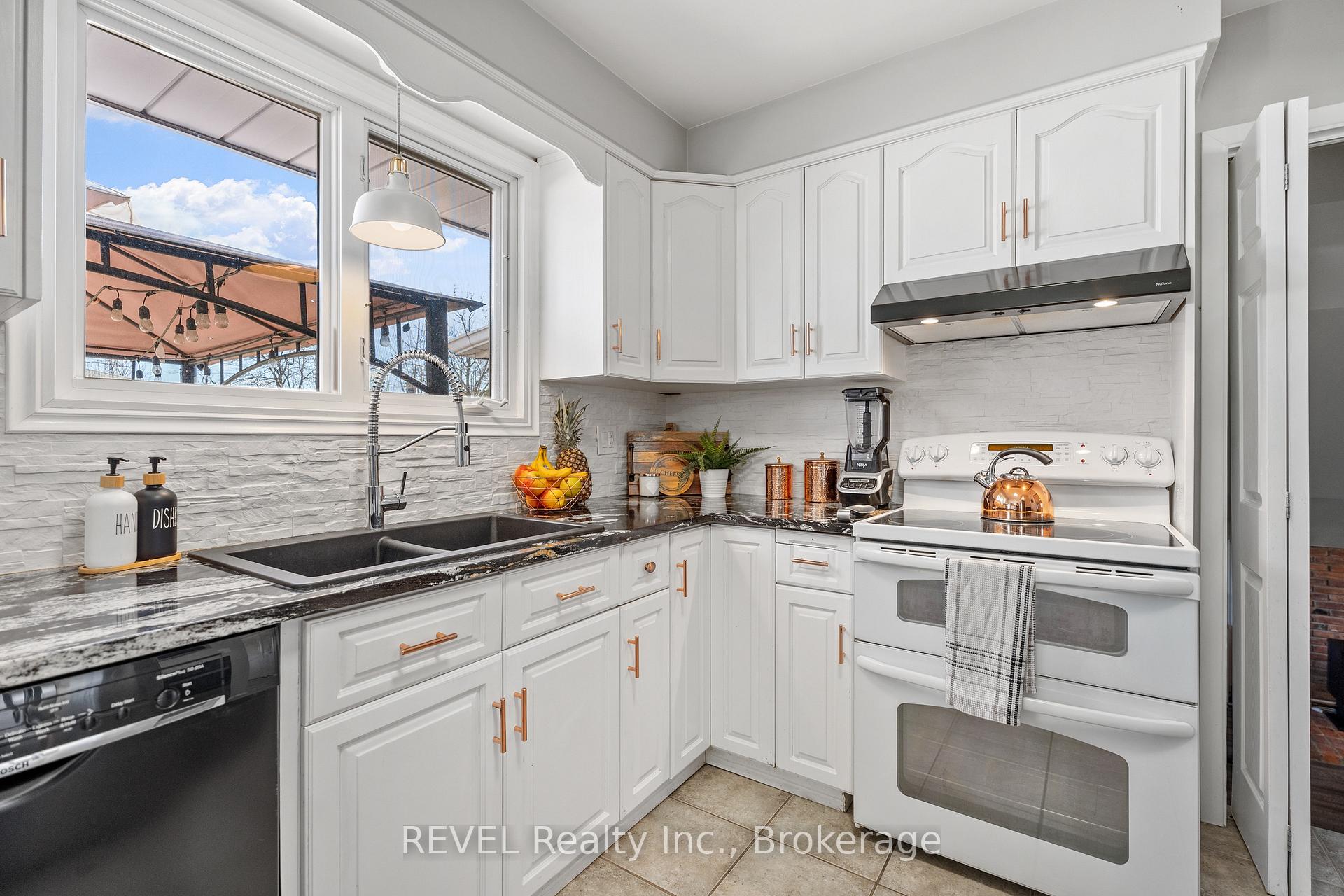 Photo 14 of 15 Gladys Avenue, Welland, Lincoln/Crowland — HOMEH