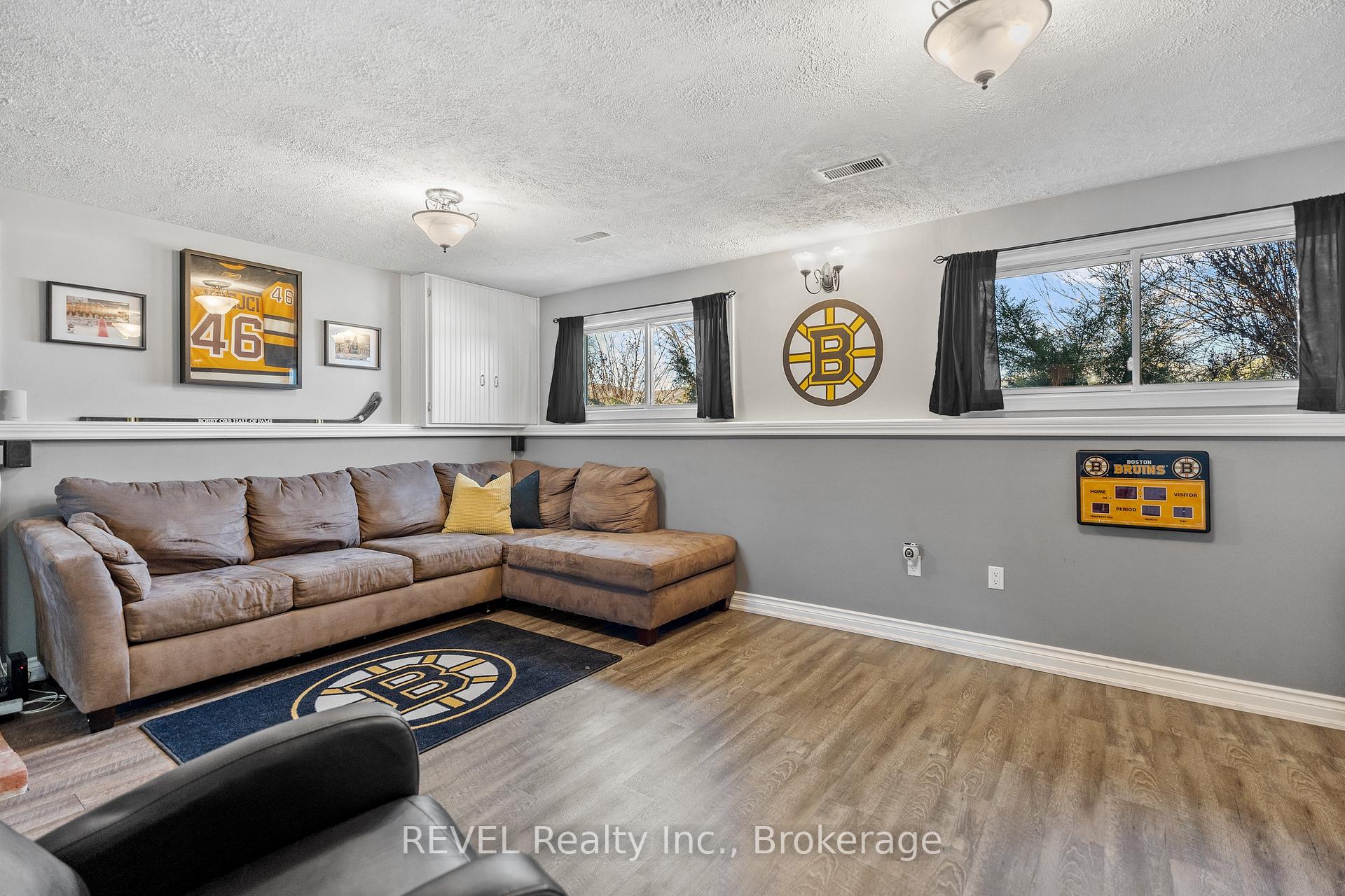 Photo 25 of 15 Gladys Avenue, Welland, Lincoln/Crowland — HOMEH