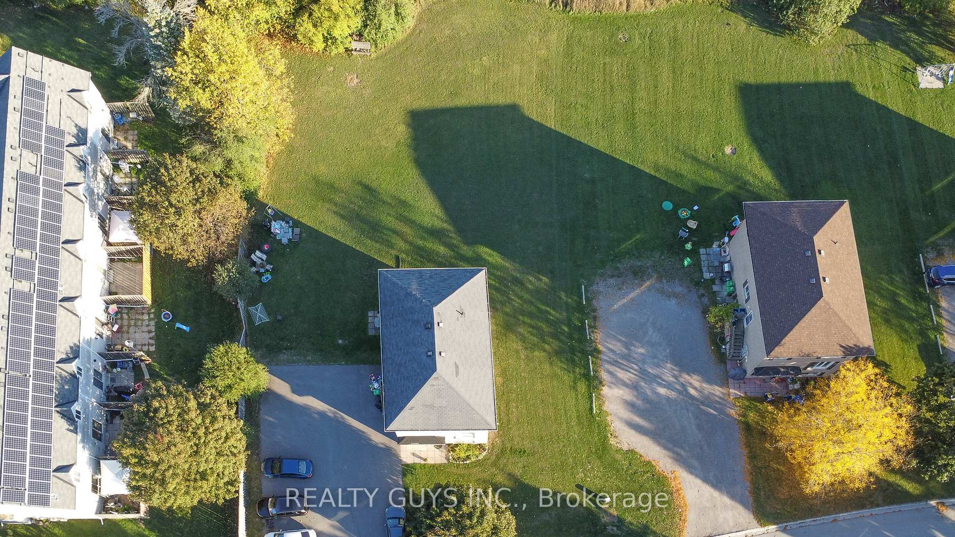 Photo 3 of 554 Crystal Drive, Peterborough, Ashburnham Ward 4 — HOMEH