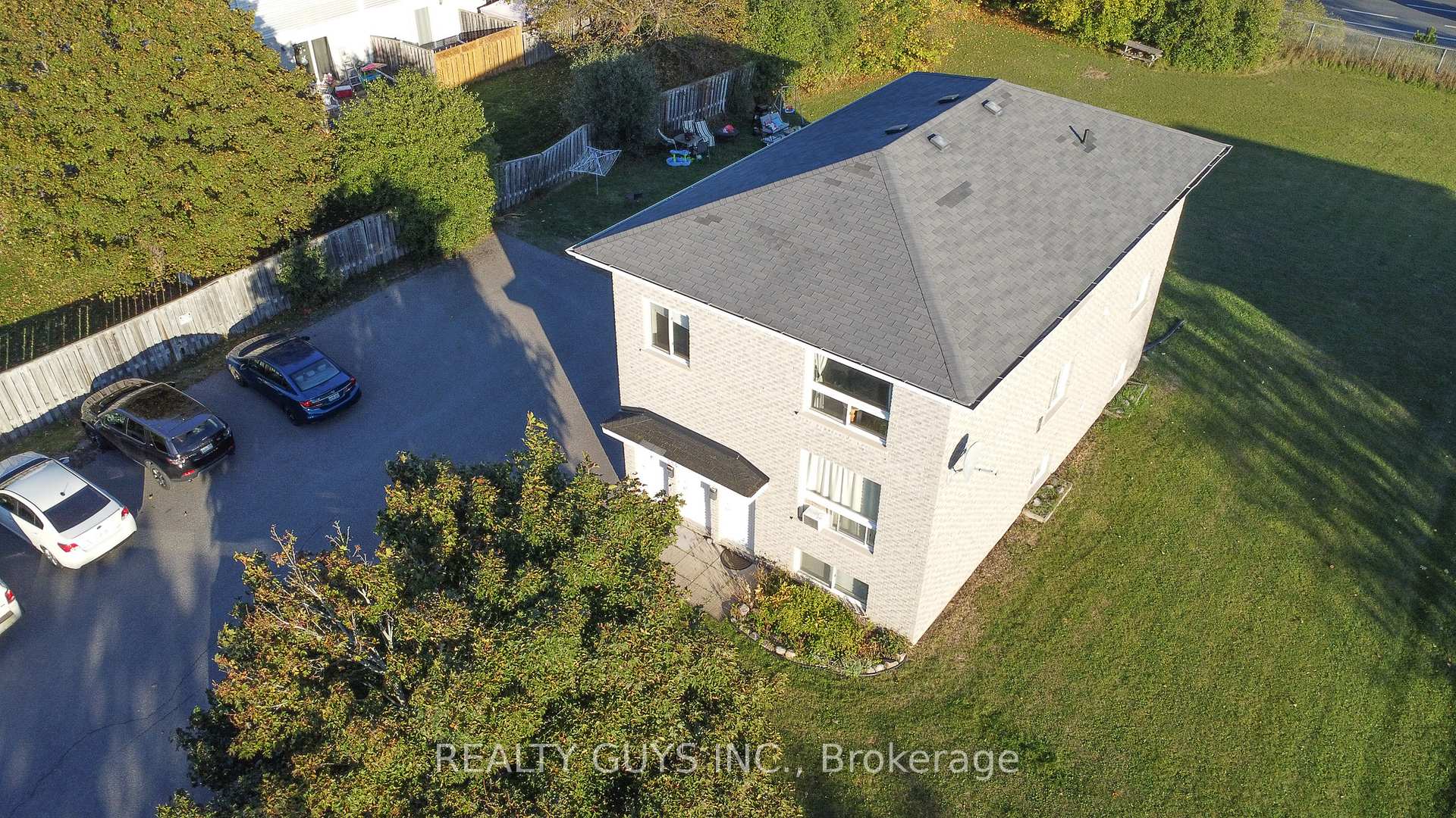 Photo 4 of 554 Crystal Drive, Peterborough, Ashburnham Ward 4 — HOMEH