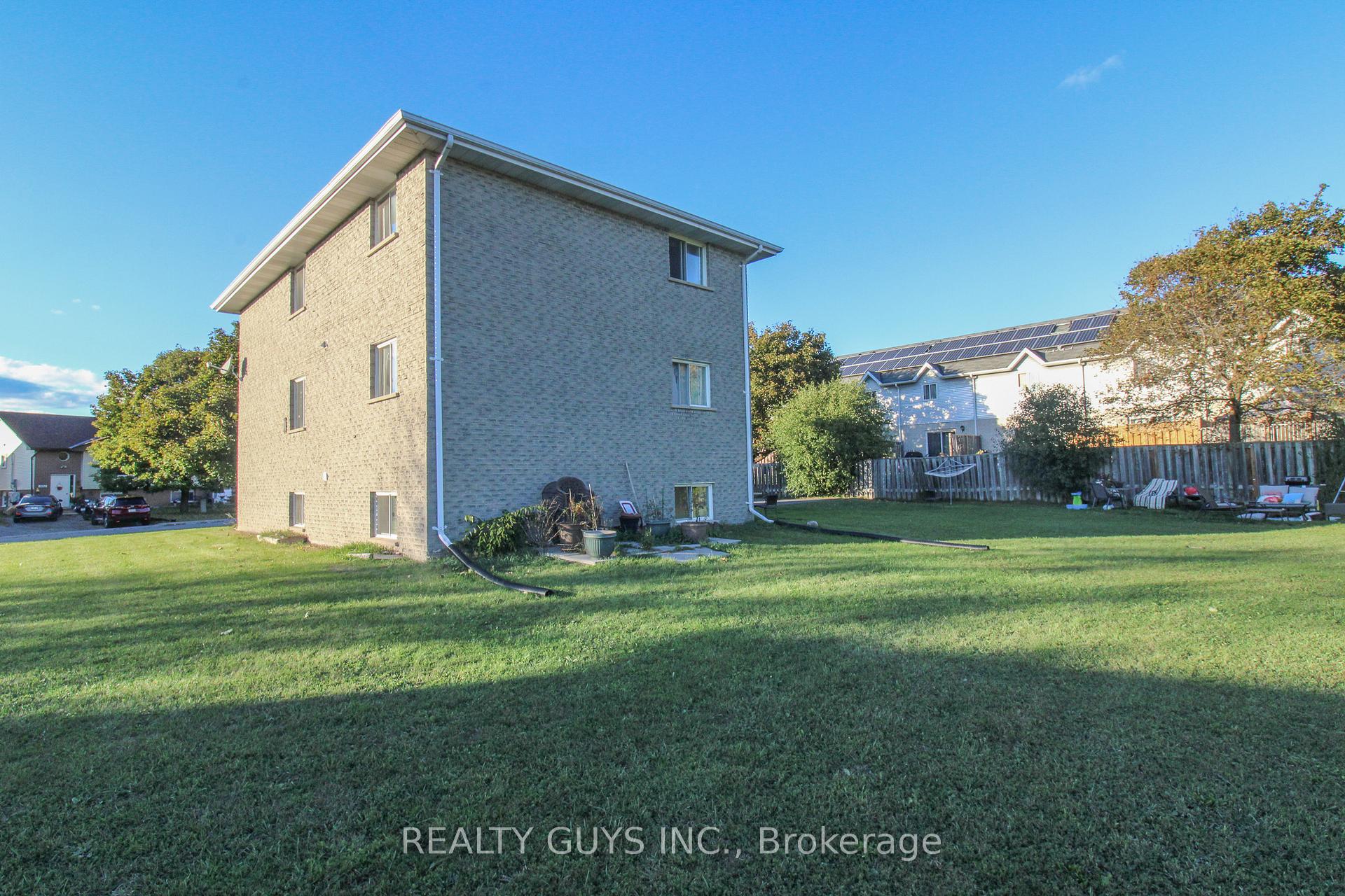 Photo 6 of 554 Crystal Drive, Peterborough, Ashburnham Ward 4 — HOMEH